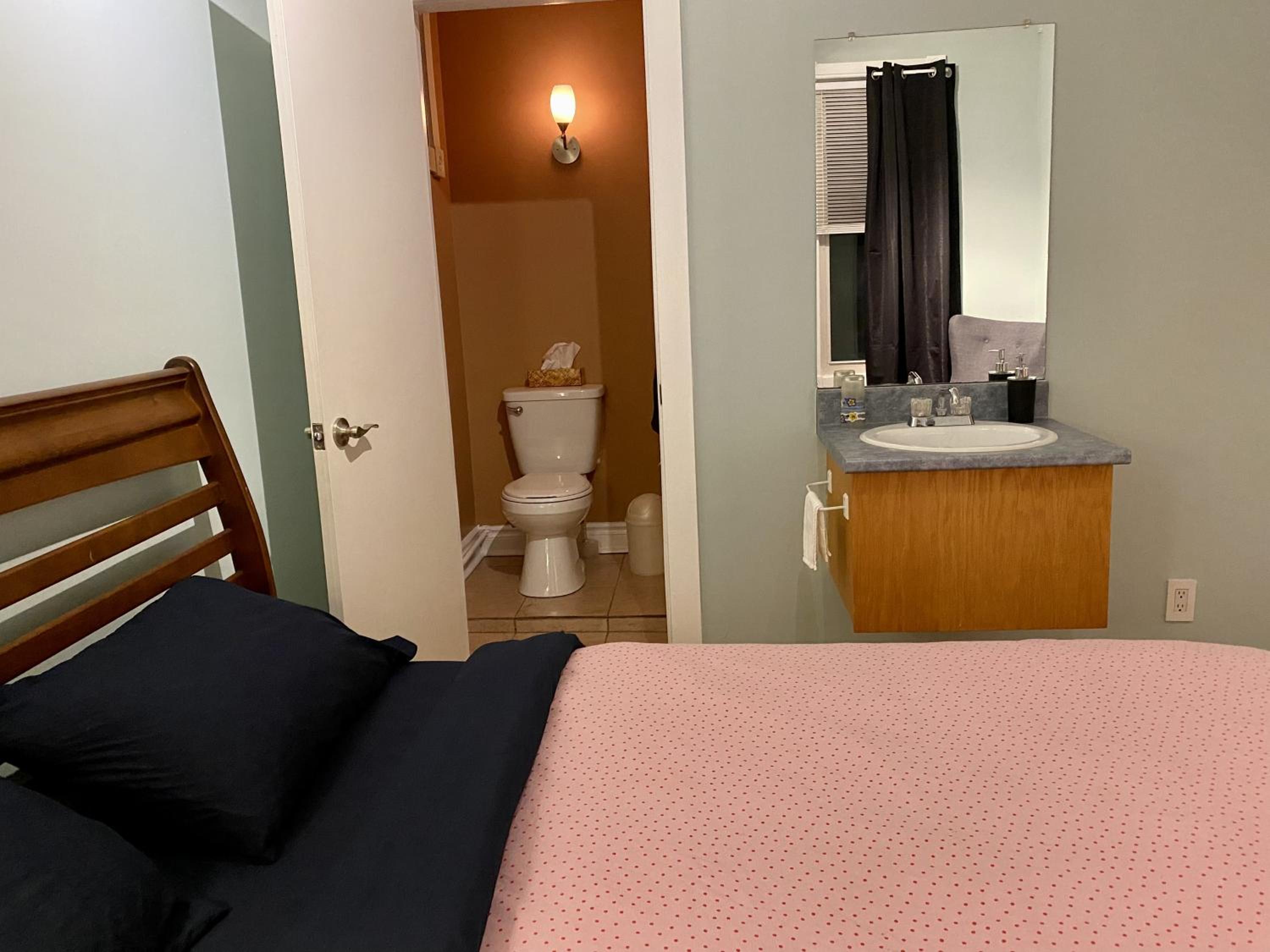 Trois-rivieres Vacations - Auberge du Monde - Property Image 18