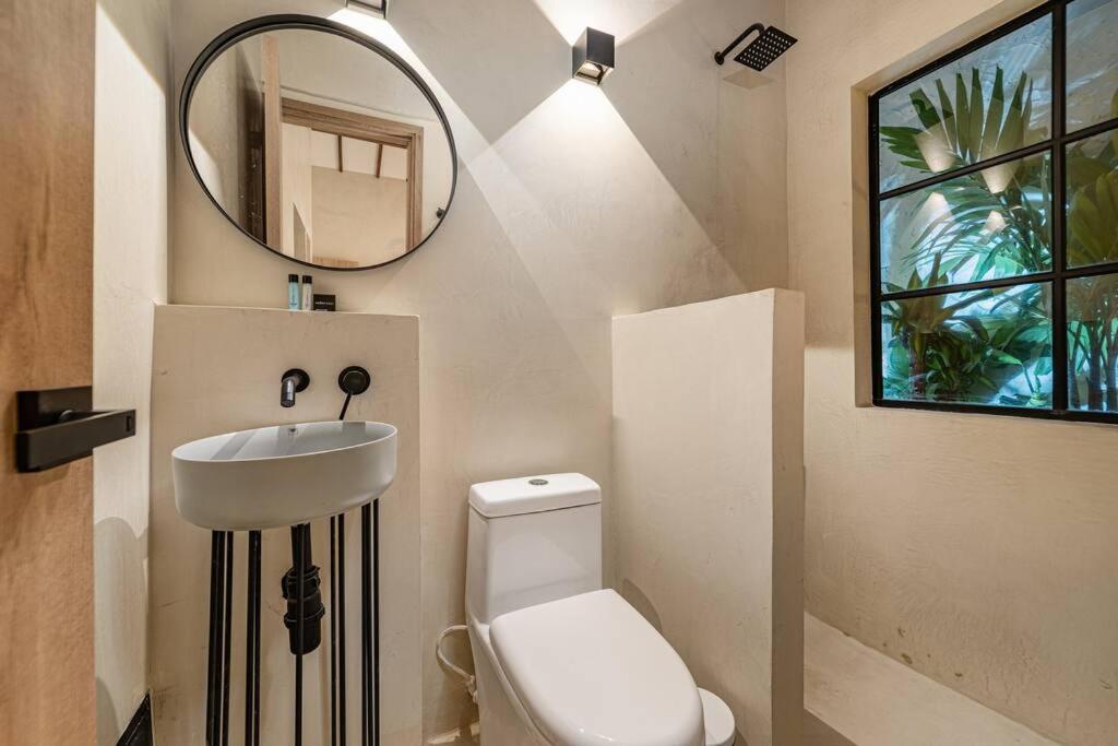 Provenza 6 Bedroom House by HOUSY HOST