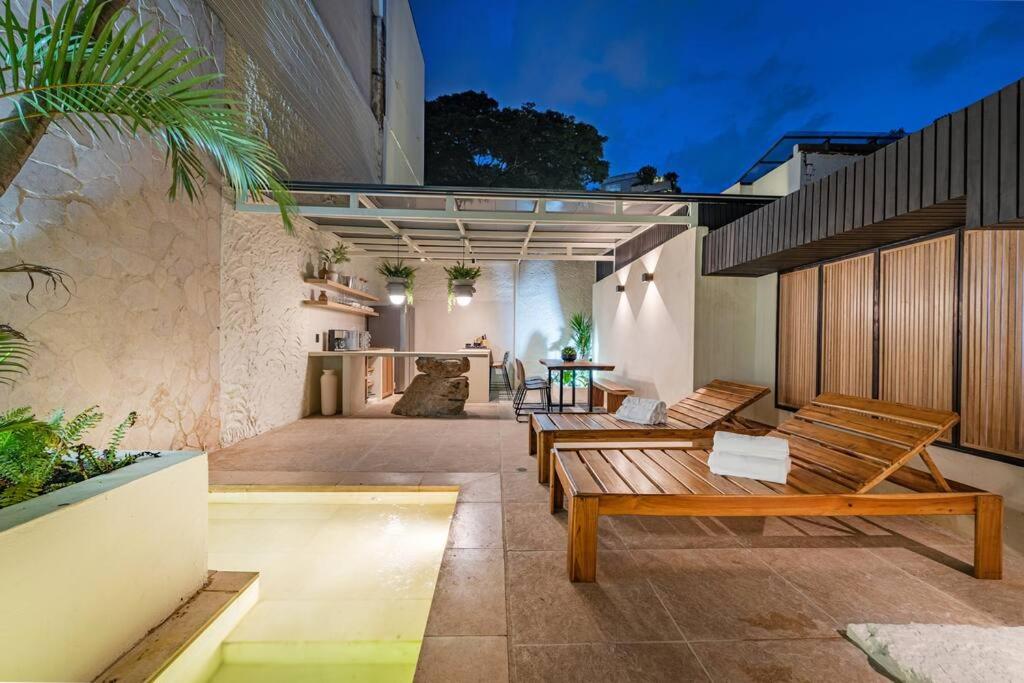 Provenza 6 Bedroom House by HOUSY HOST
