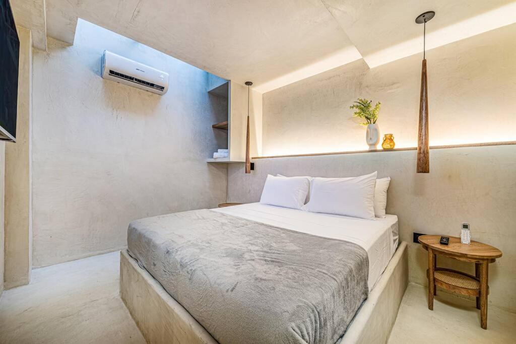 Provenza 6 Bedroom House by HOUSY HOST