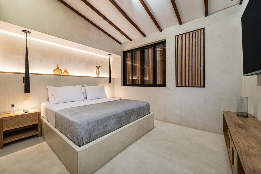 Provenza 6 Bedroom House by HOUSY HOST
