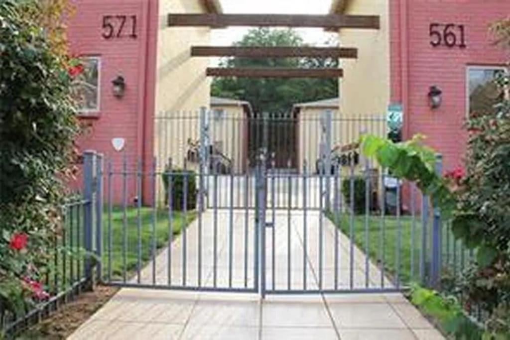 Entire Atlanta Condo Minutes from Downtown