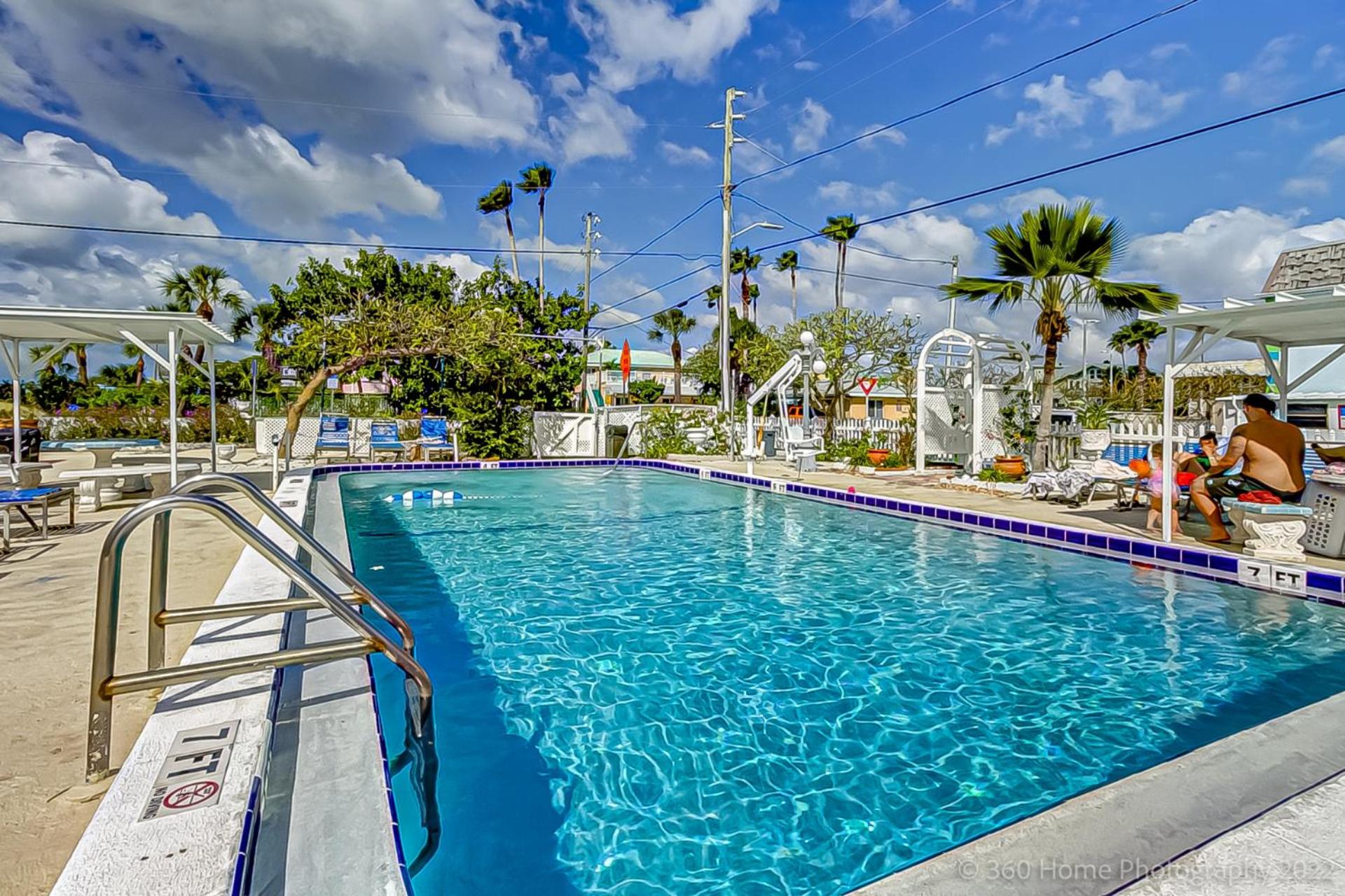 Twins Inn & Apartments