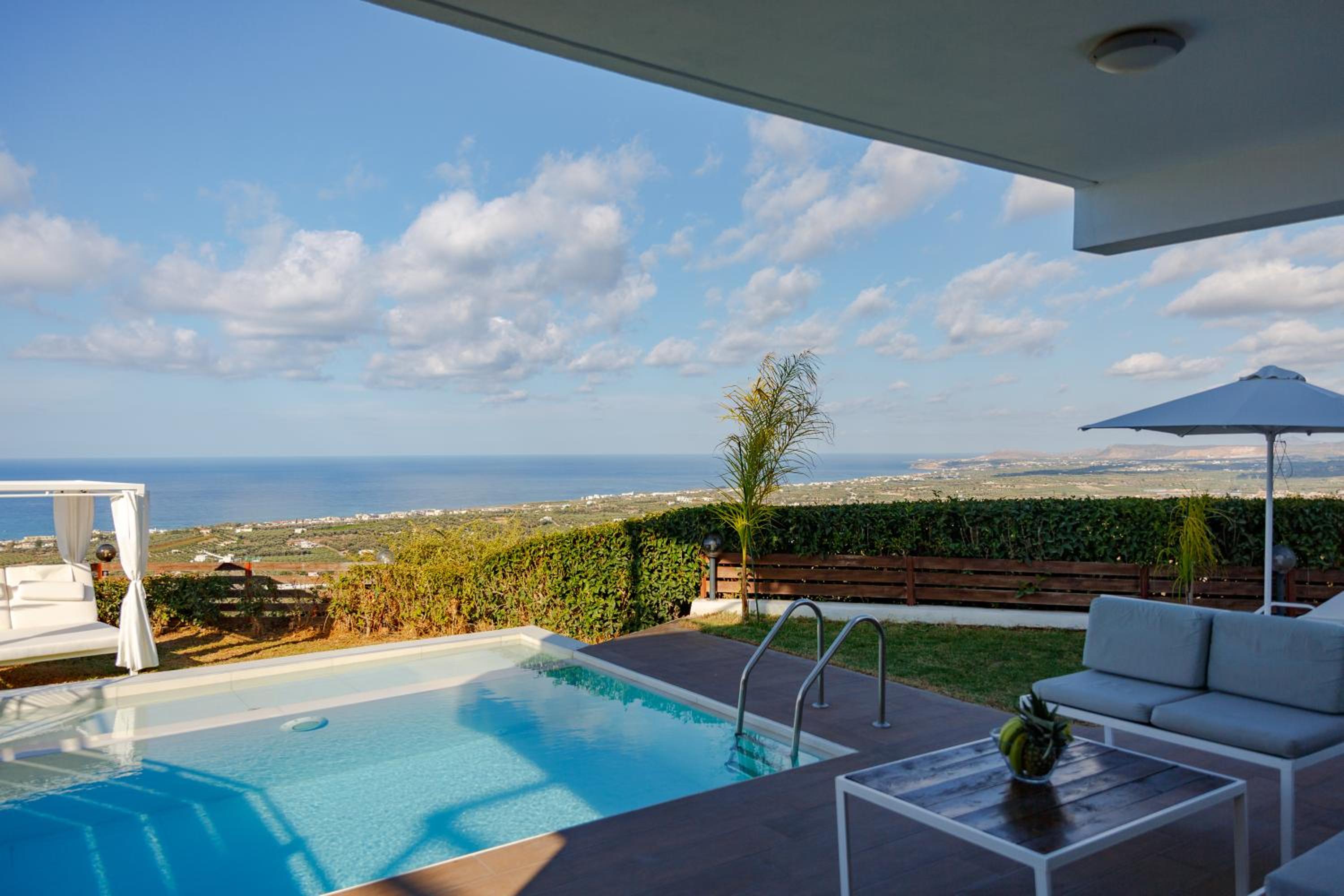 Vigles ,Modern Suites with jacuzzi and amazing view