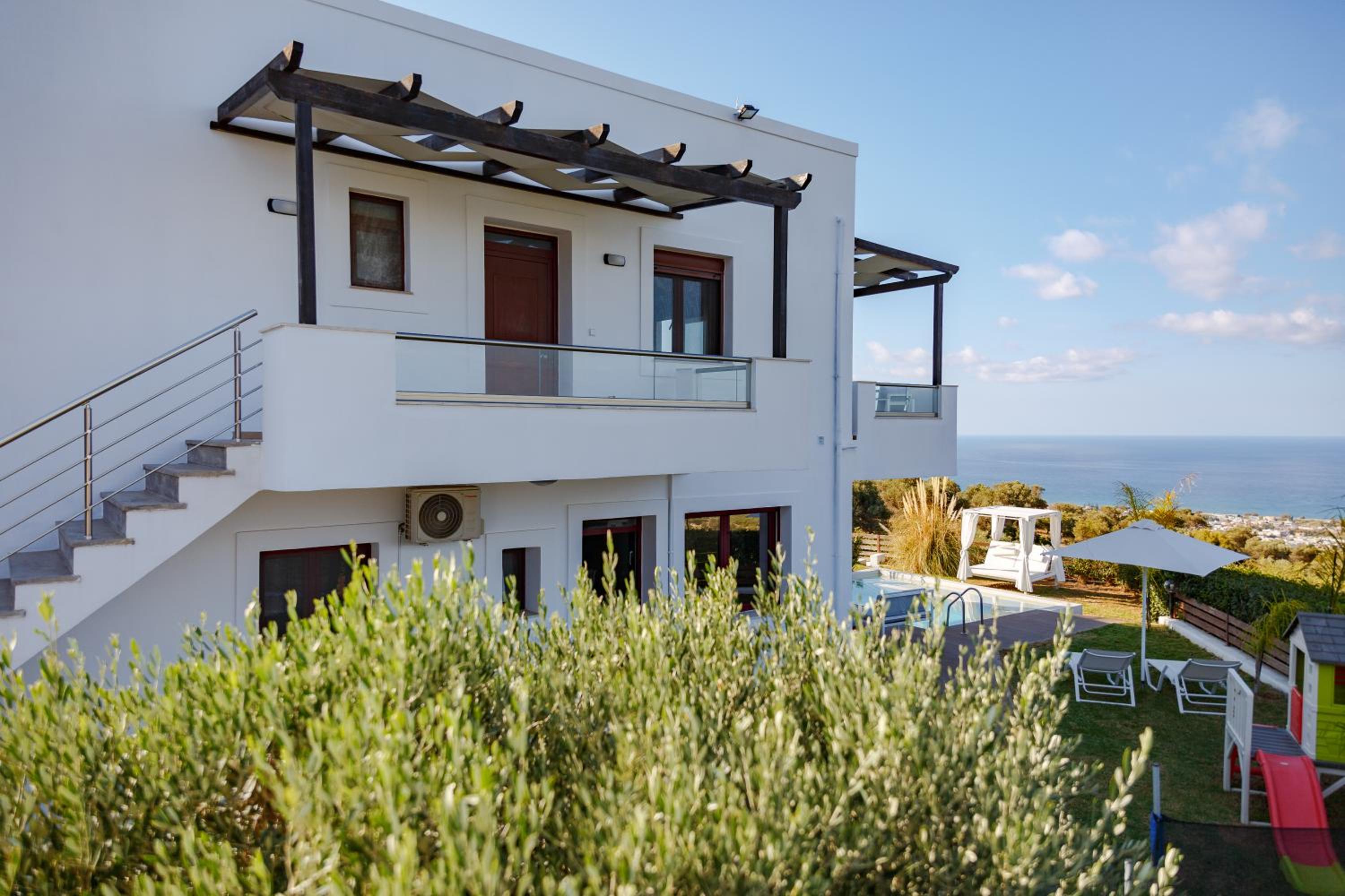 Vigles ,Modern Suites with jacuzzi and amazing view