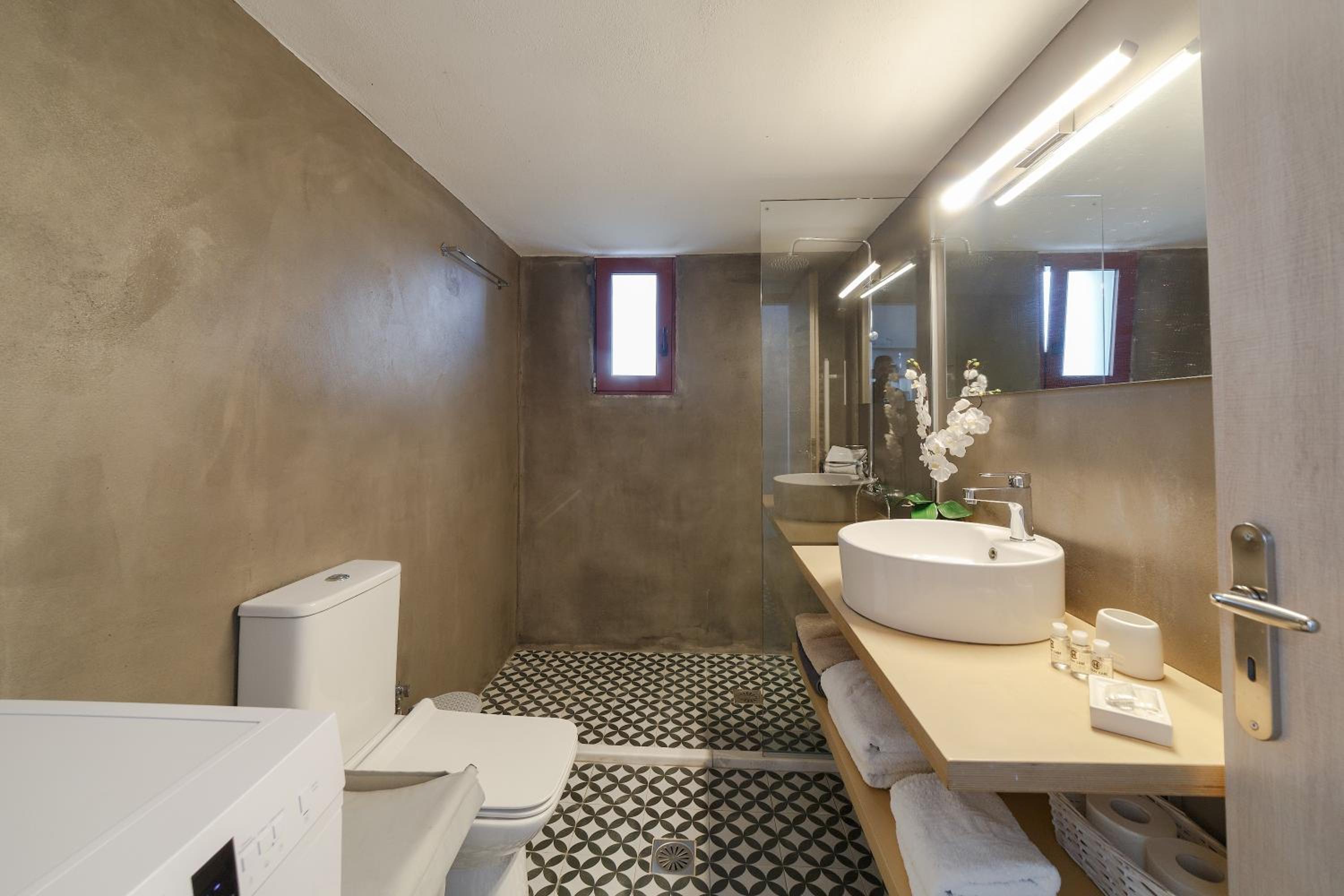 Vigles ,Modern Suites with jacuzzi and amazing view