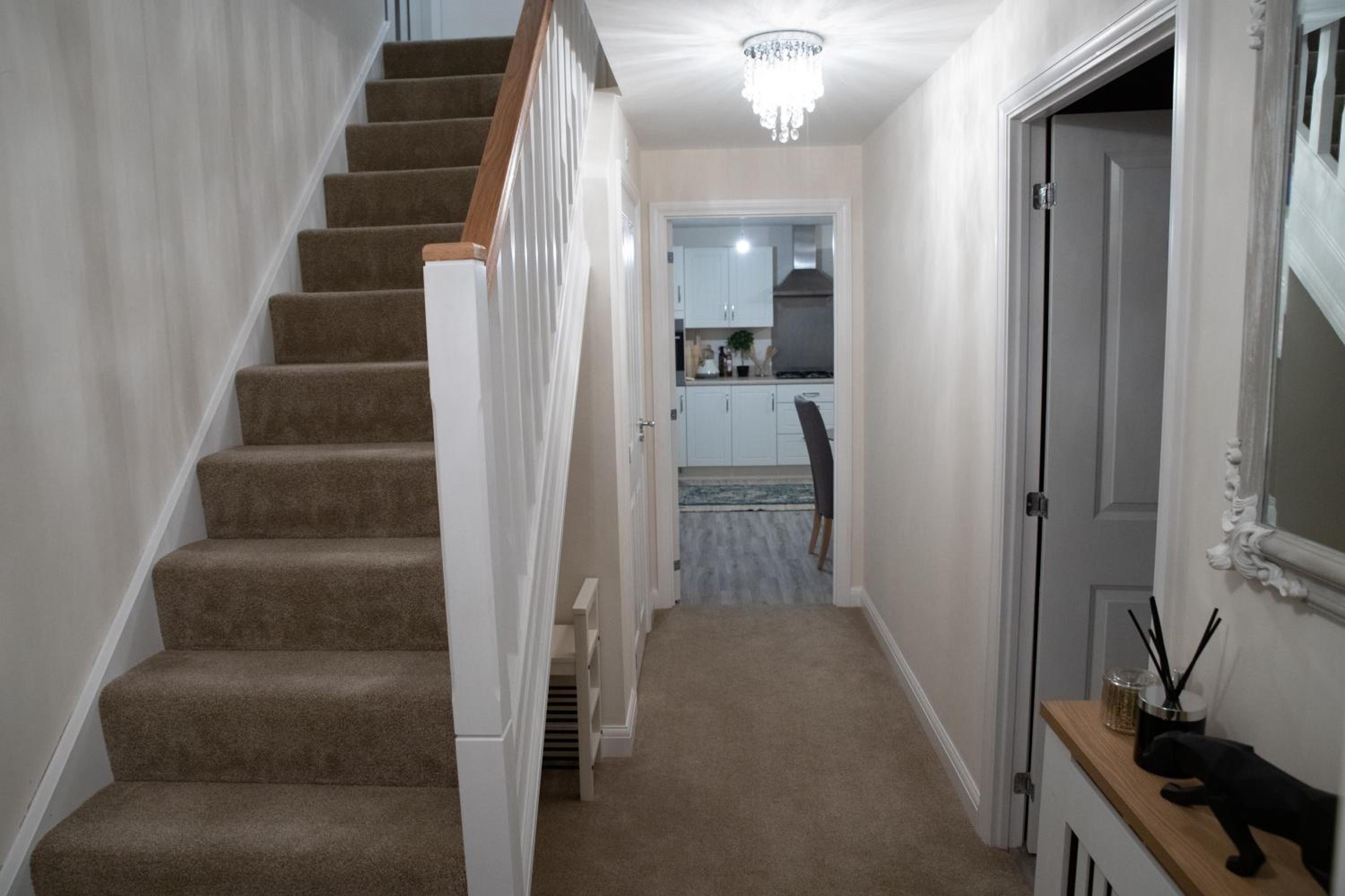 Westergate - 4 Bed Luxury Home with free parking view 5