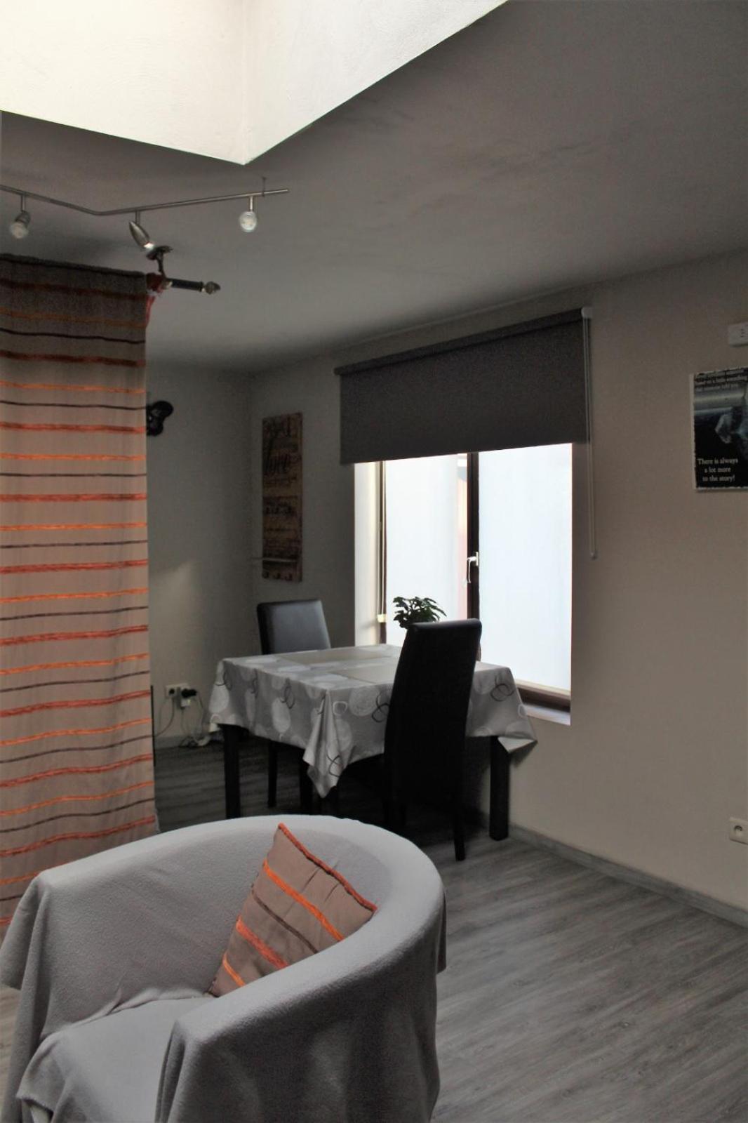 Qiomi's room
