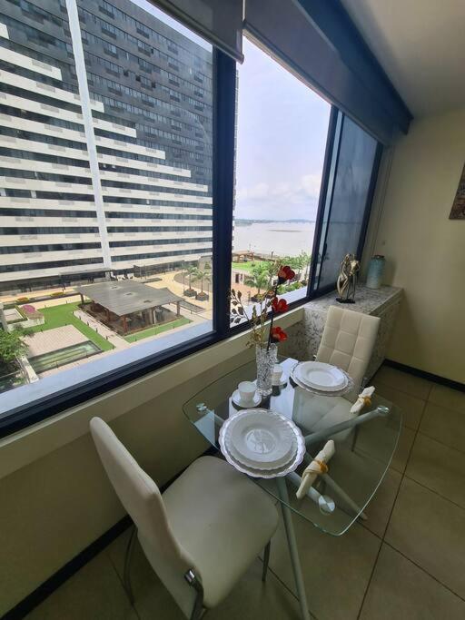 Habitacion Matrimonial Vista Rio junto Wyndham view 2