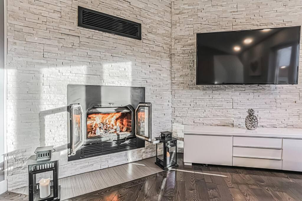 Cheerful 4 bedroom home with inground heated pool