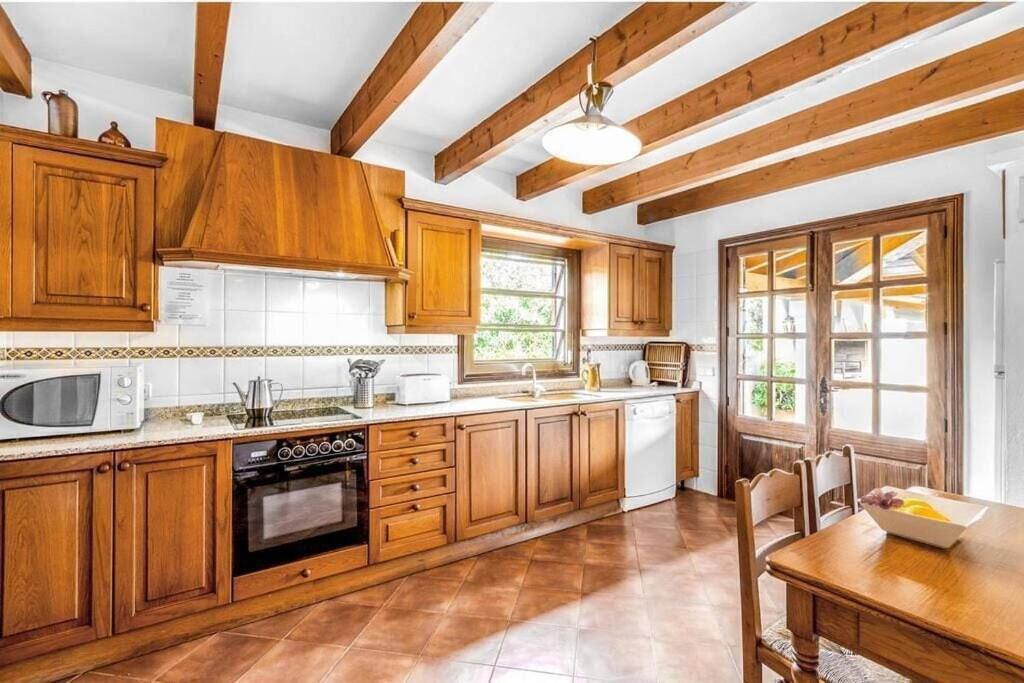 Charming villa close to Puerto Pollensa by Renthousing