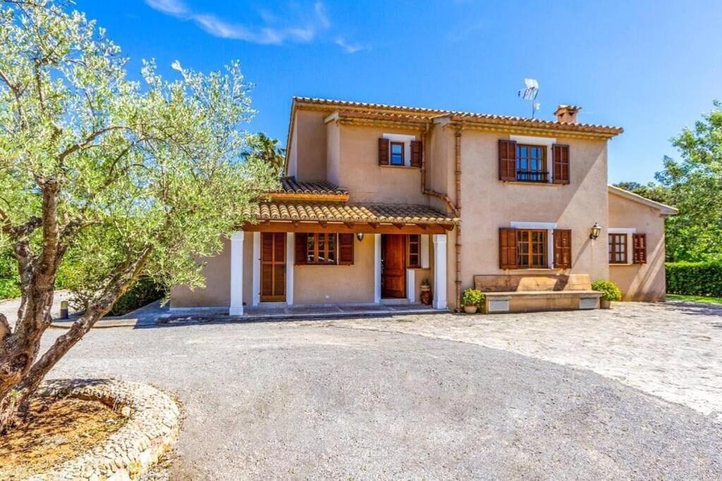 Charming villa close to Puerto Pollensa by Renthousing