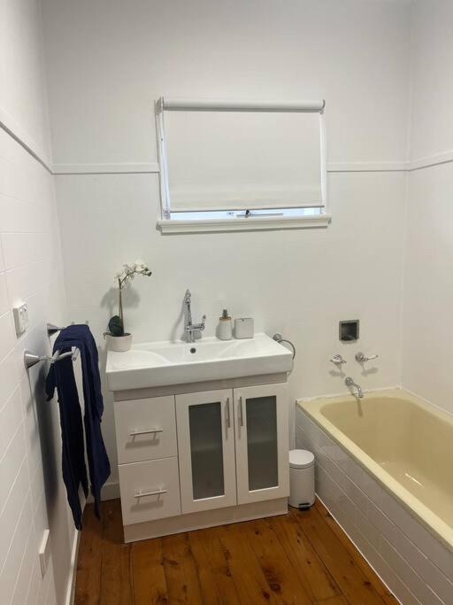 Beach House 100ms to Beach Freshly Renovated All New Appliances