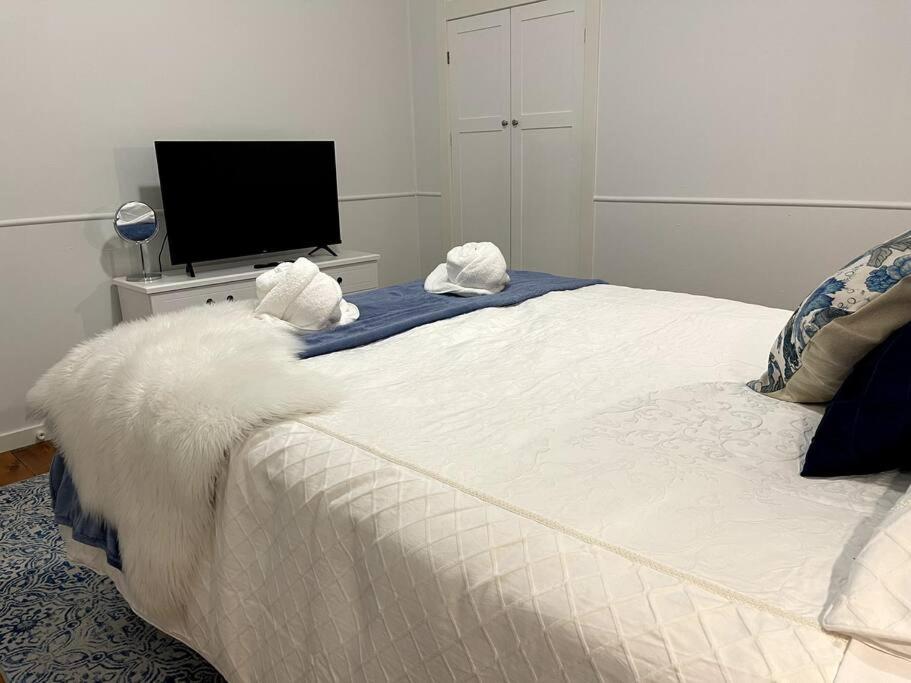 Beach House 100ms to Beach Freshly Renovated All New Appliances
