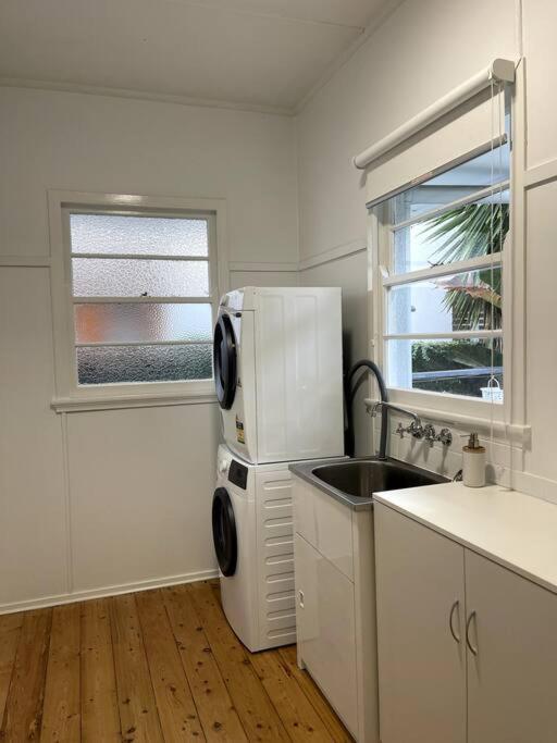 Beach House 100ms to Beach Freshly Renovated All New Appliances
