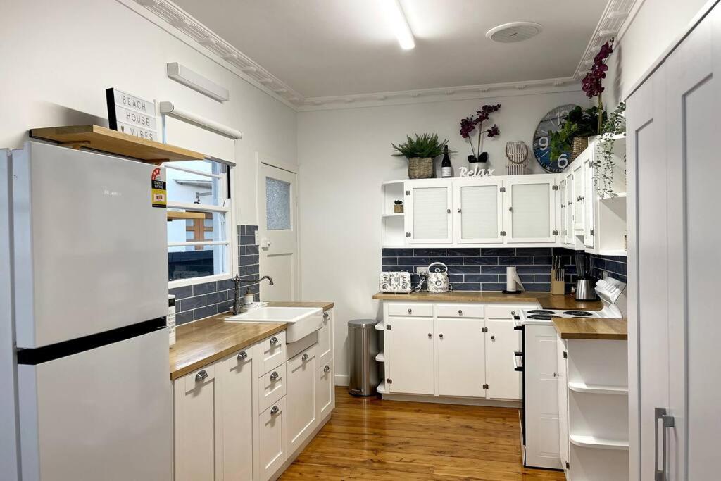 Beach House 100ms to Beach Freshly Renovated All New Appliances