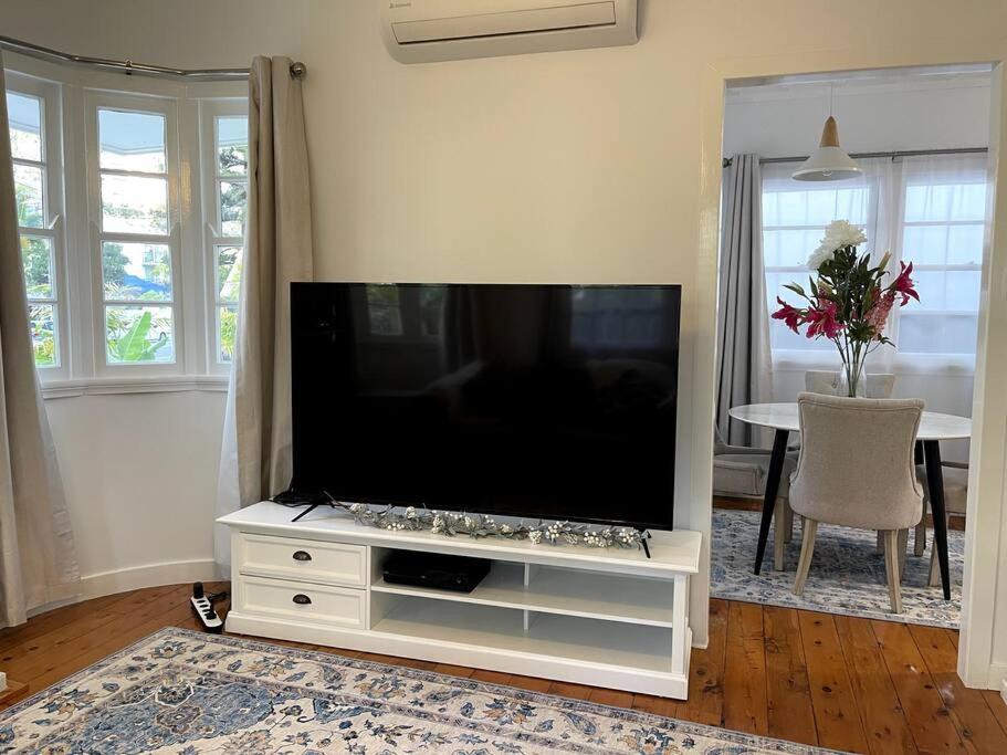 Beach House 100ms to Beach Freshly Renovated All New Appliances