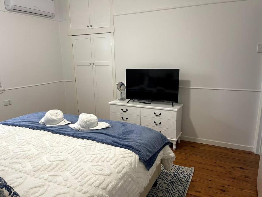 Beach House 100ms to Beach Freshly Renovated All New Appliances