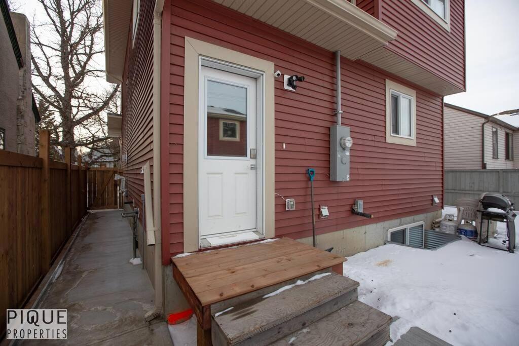 NEW, Mountain Chic Suite, Whyte Avenue, Netflix, WiFi, Sleeps 6