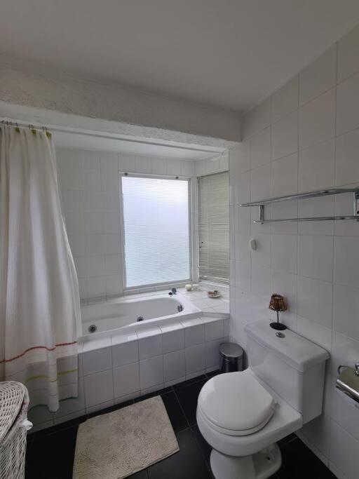 Gran casa en Totoralillo con vista al mar y más!