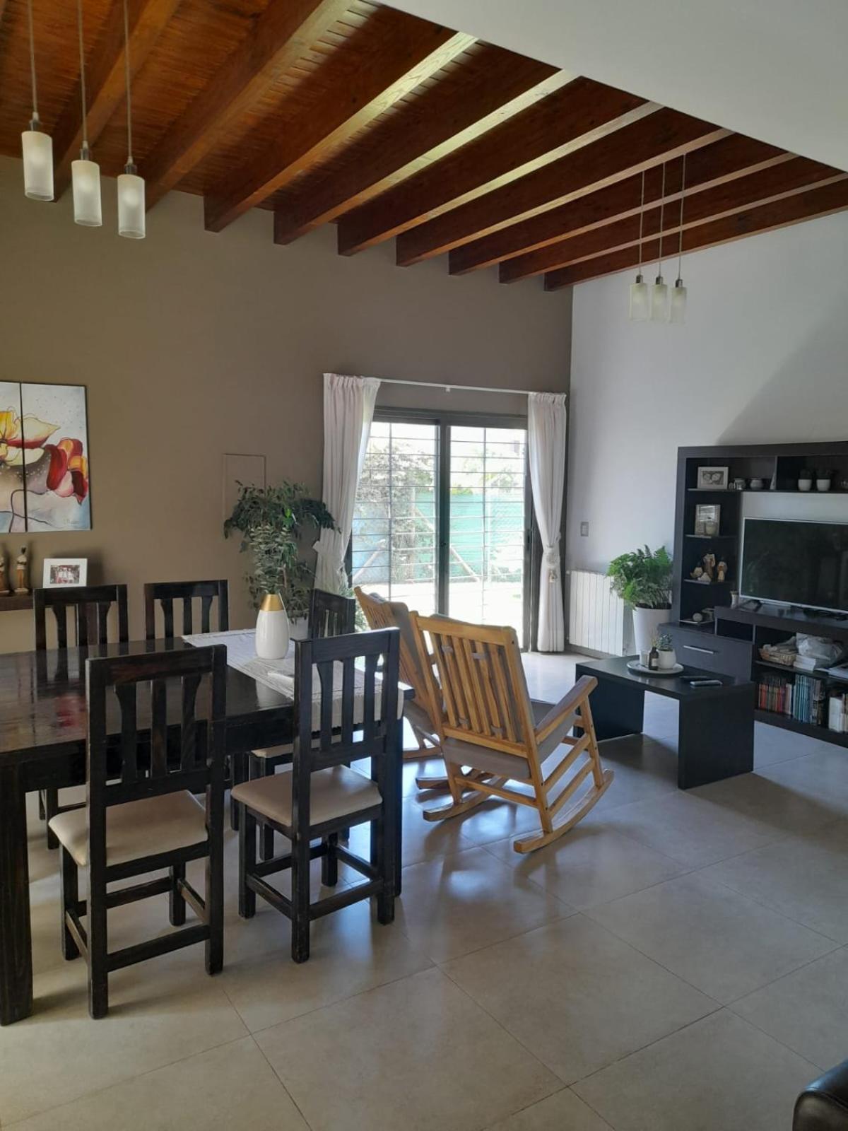 excelente casa con pileta