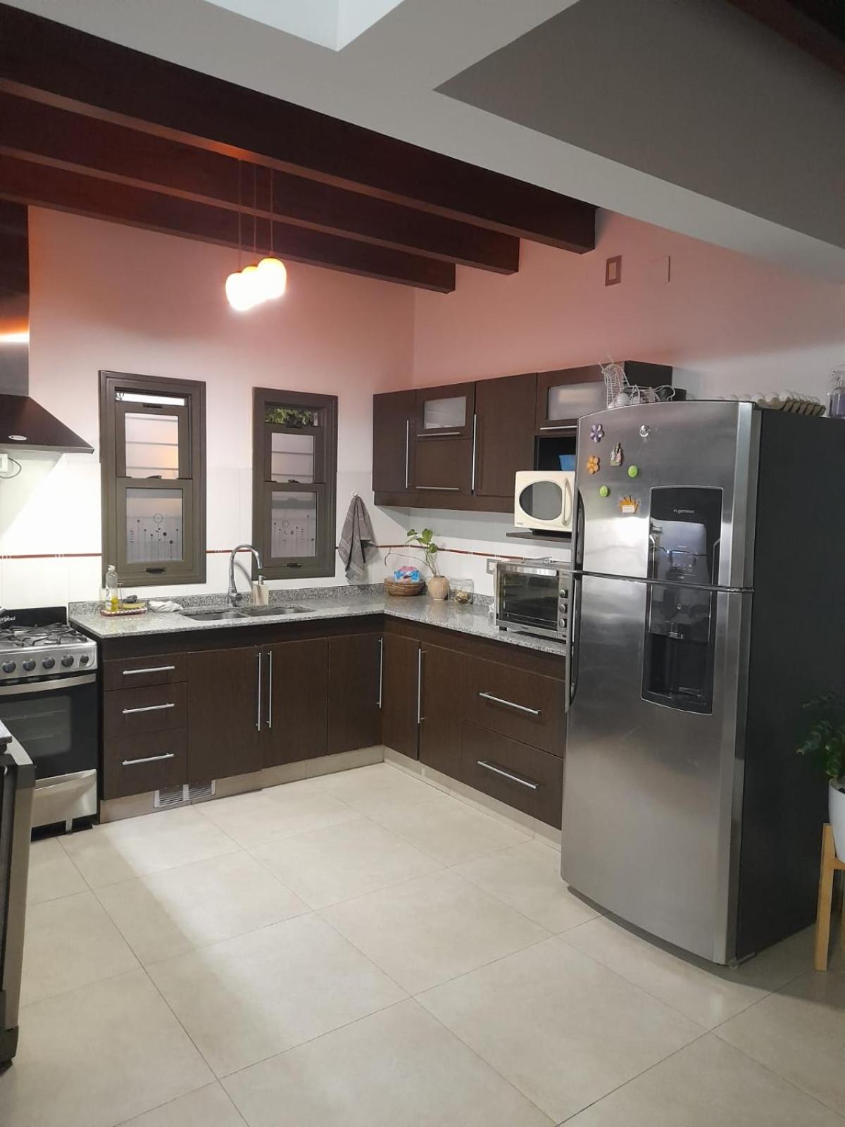 excelente casa con pileta