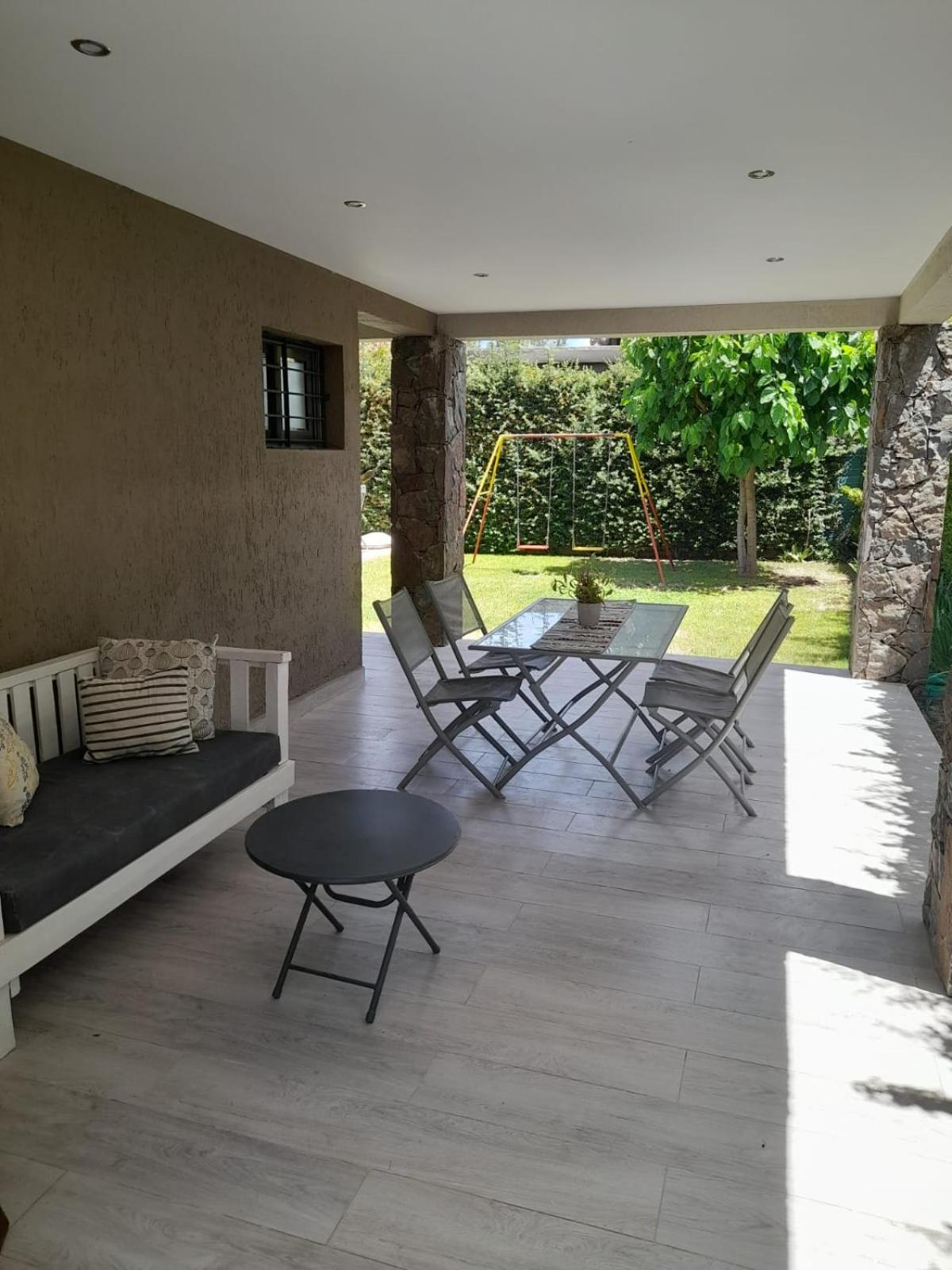 excelente casa con pileta