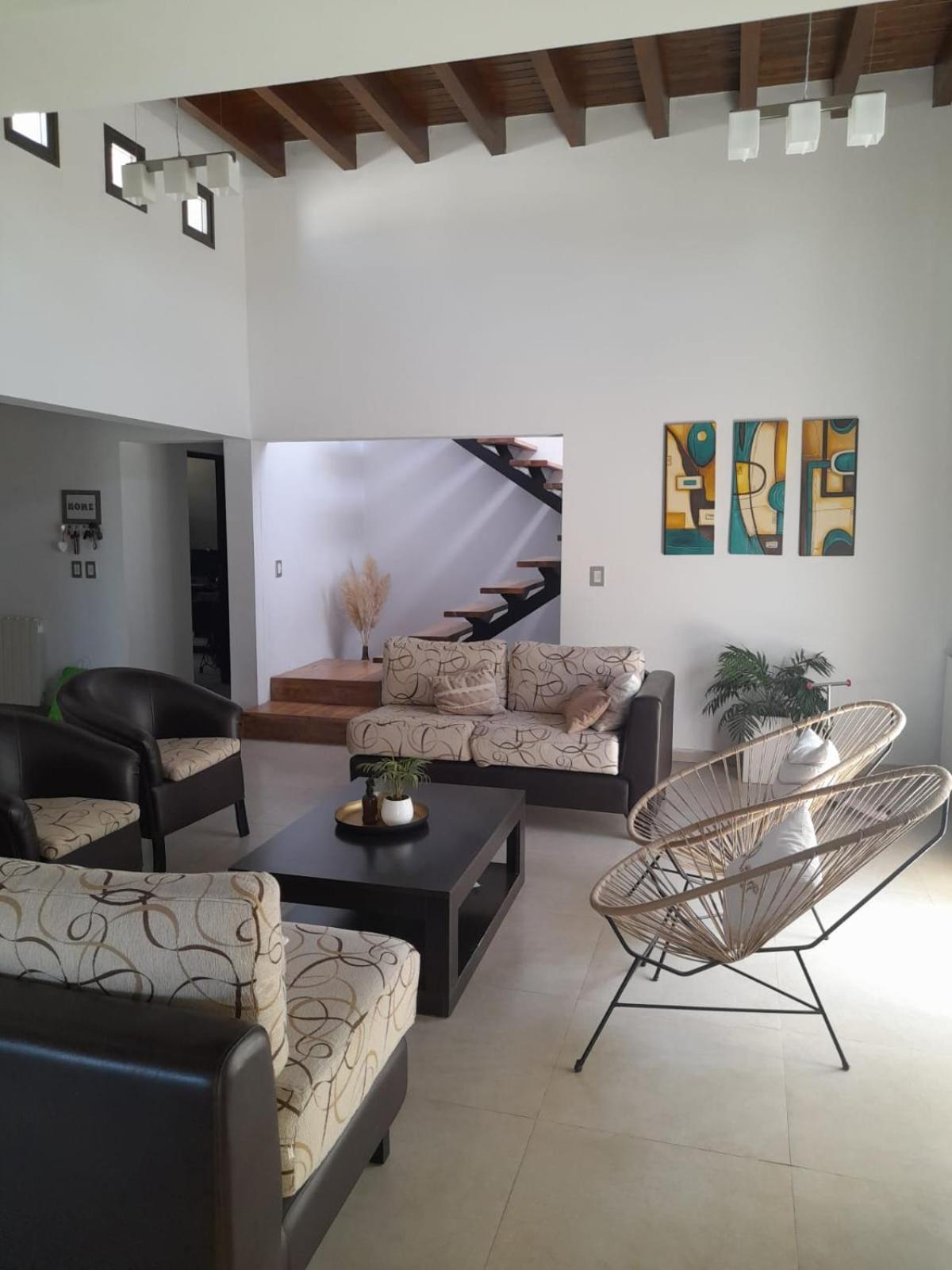 excelente casa con pileta