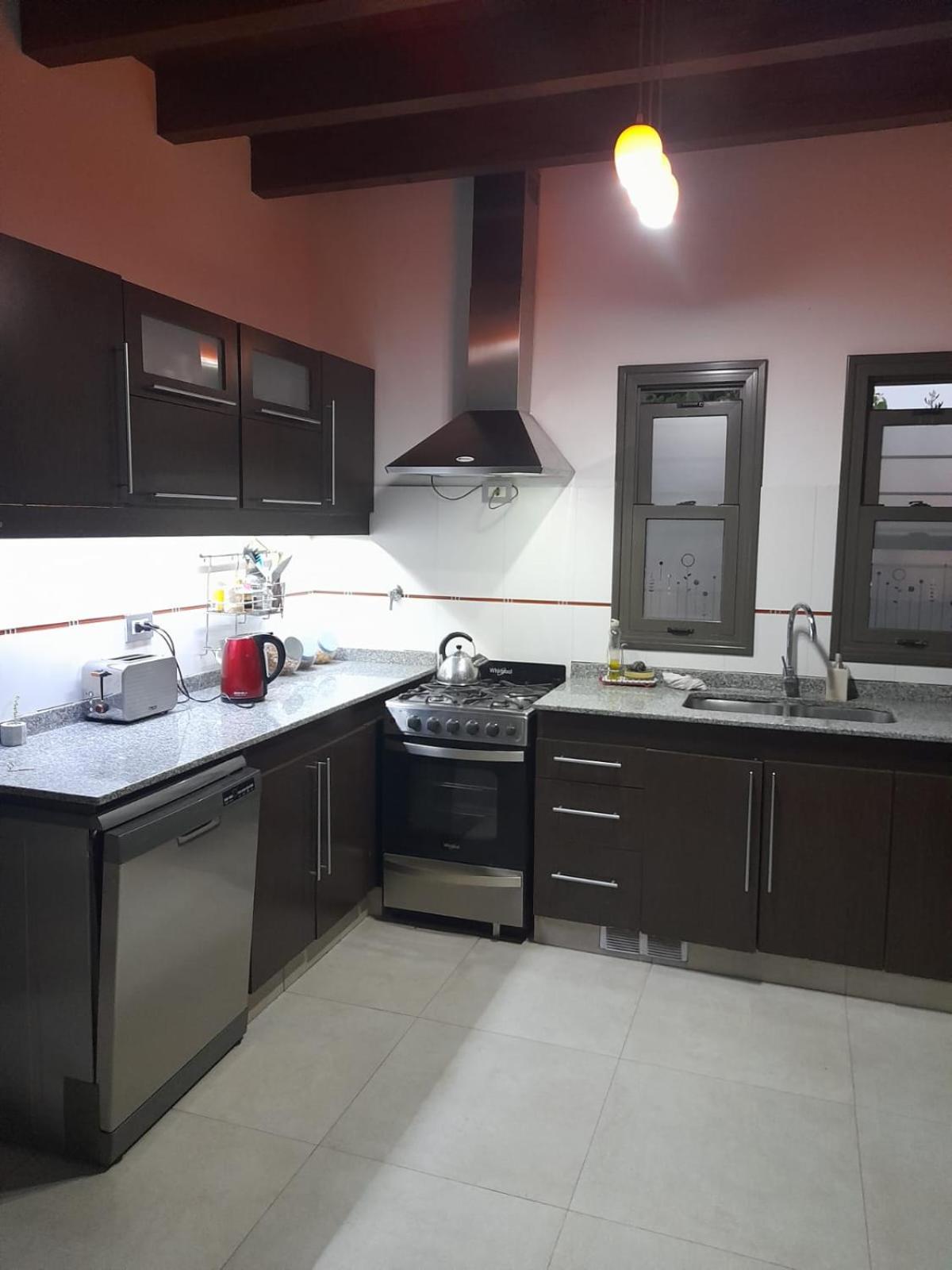 excelente casa con pileta