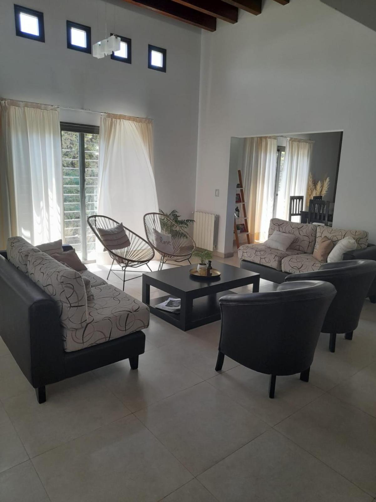 excelente casa con pileta