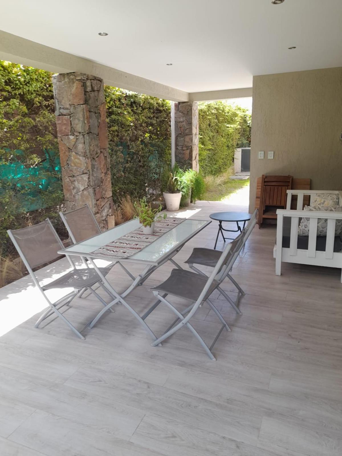 excelente casa con pileta