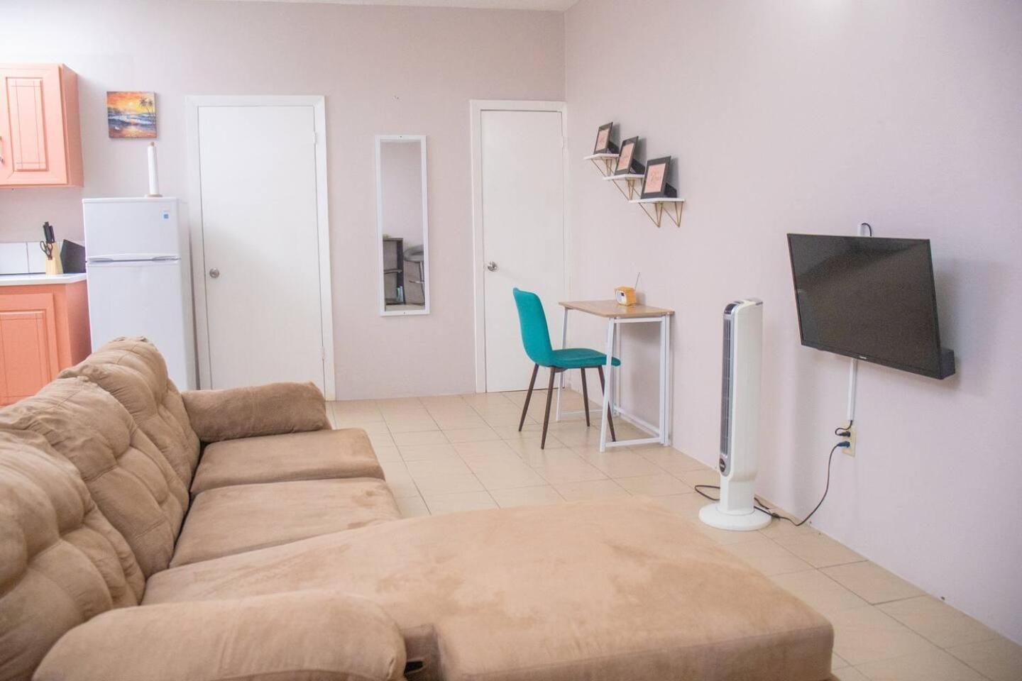 Amazing 2-Bedroom Apt Sleeps 3 Warm & Cosy