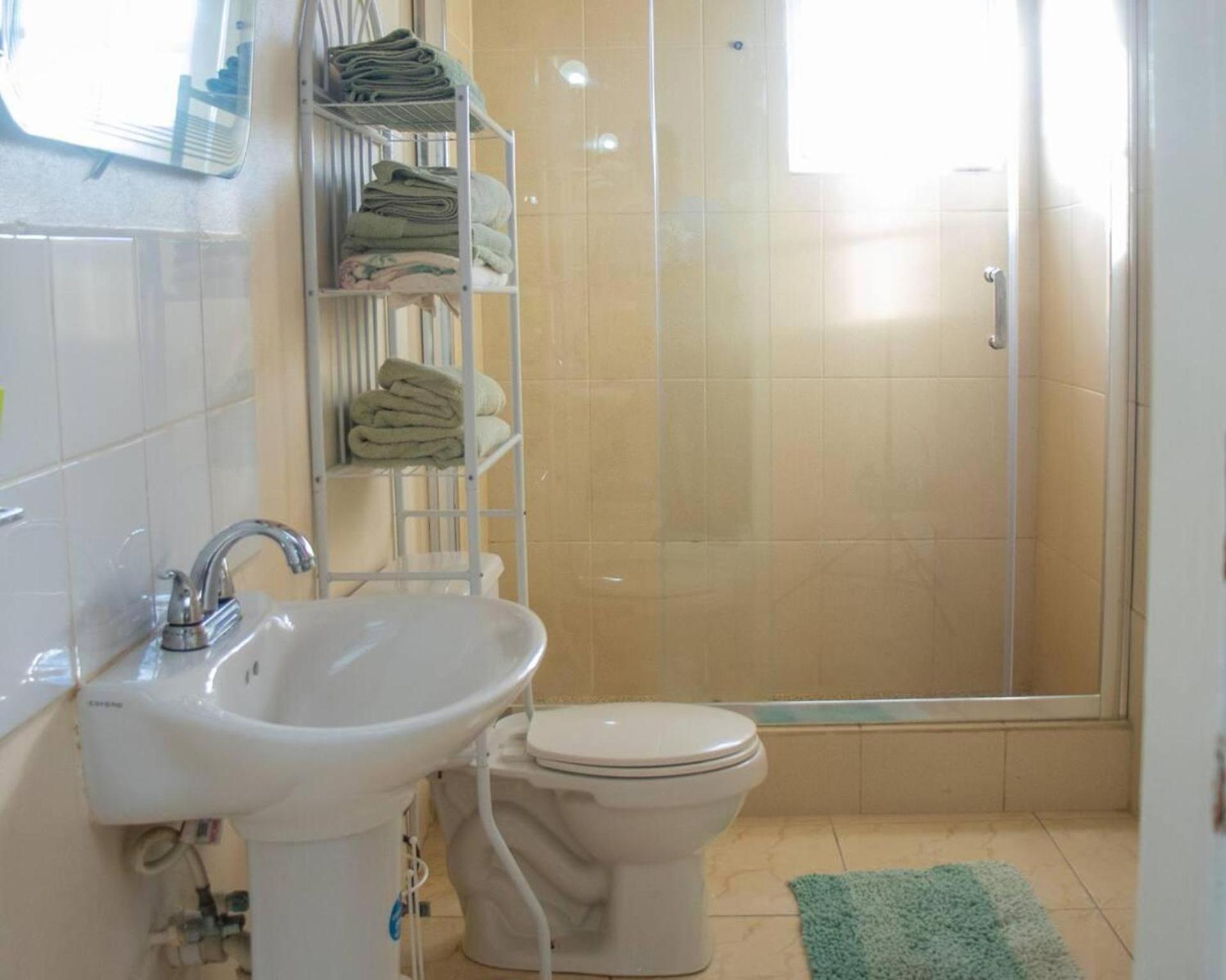 Amazing 2-Bedroom Apt Sleeps 3 Warm & Cosy