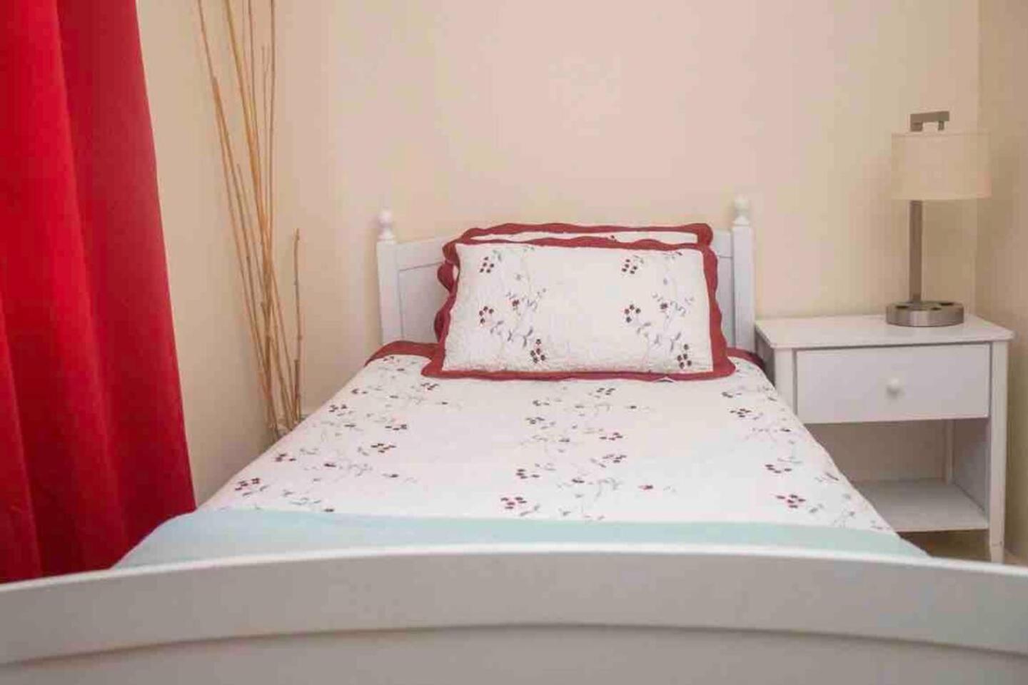 Amazing 2-Bedroom Apt Sleeps 3 Warm & Cosy