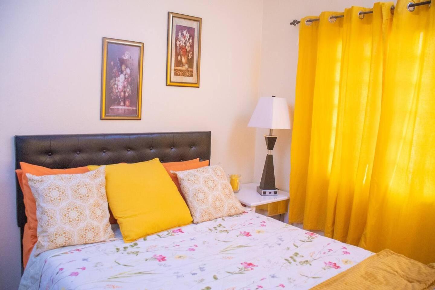 Amazing 2-Bedroom Apt Sleeps 3 Warm & Cosy