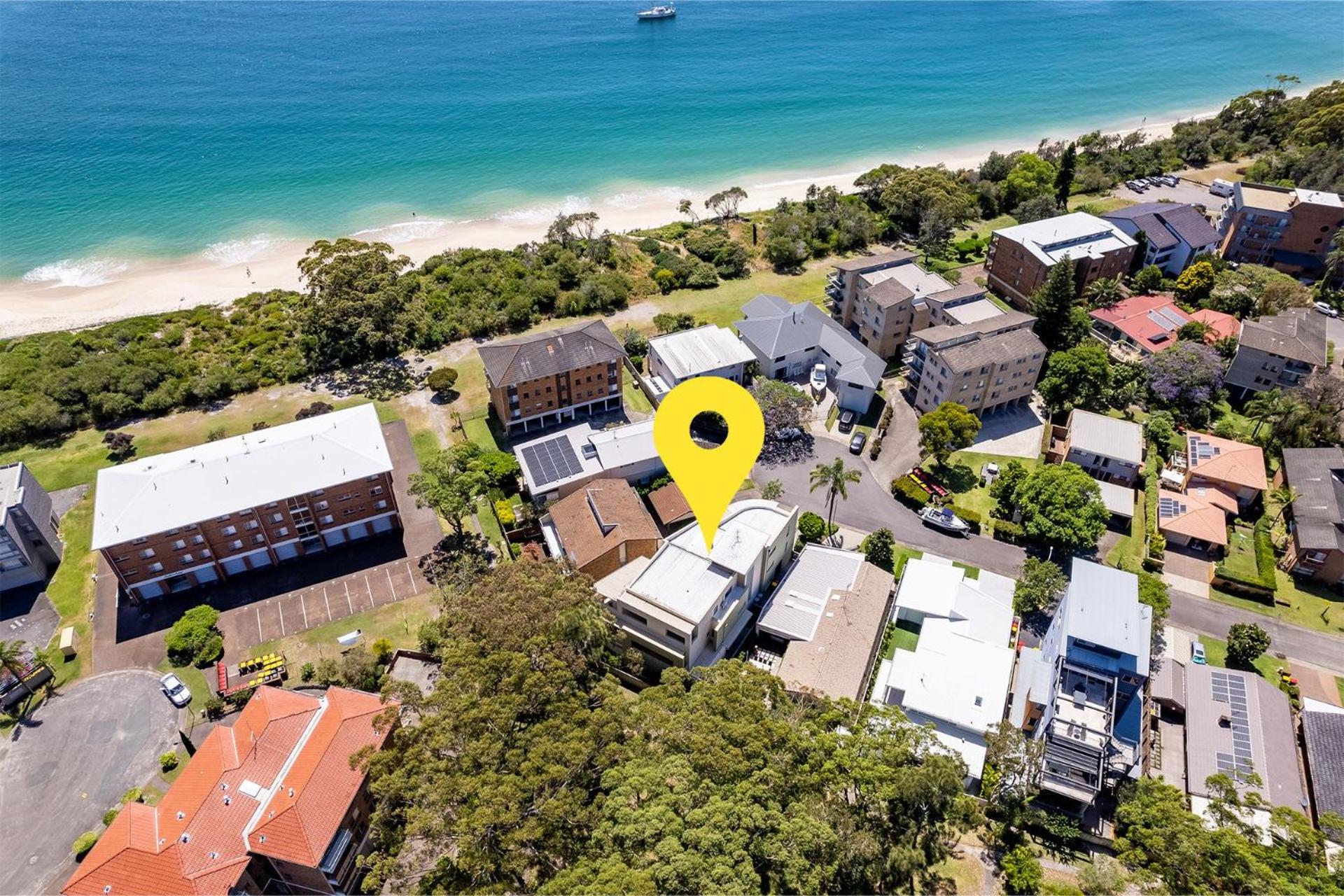 Bay Break, 1 25 Voyager Cl - 50 metres to the waters edge, lift and air conditioning