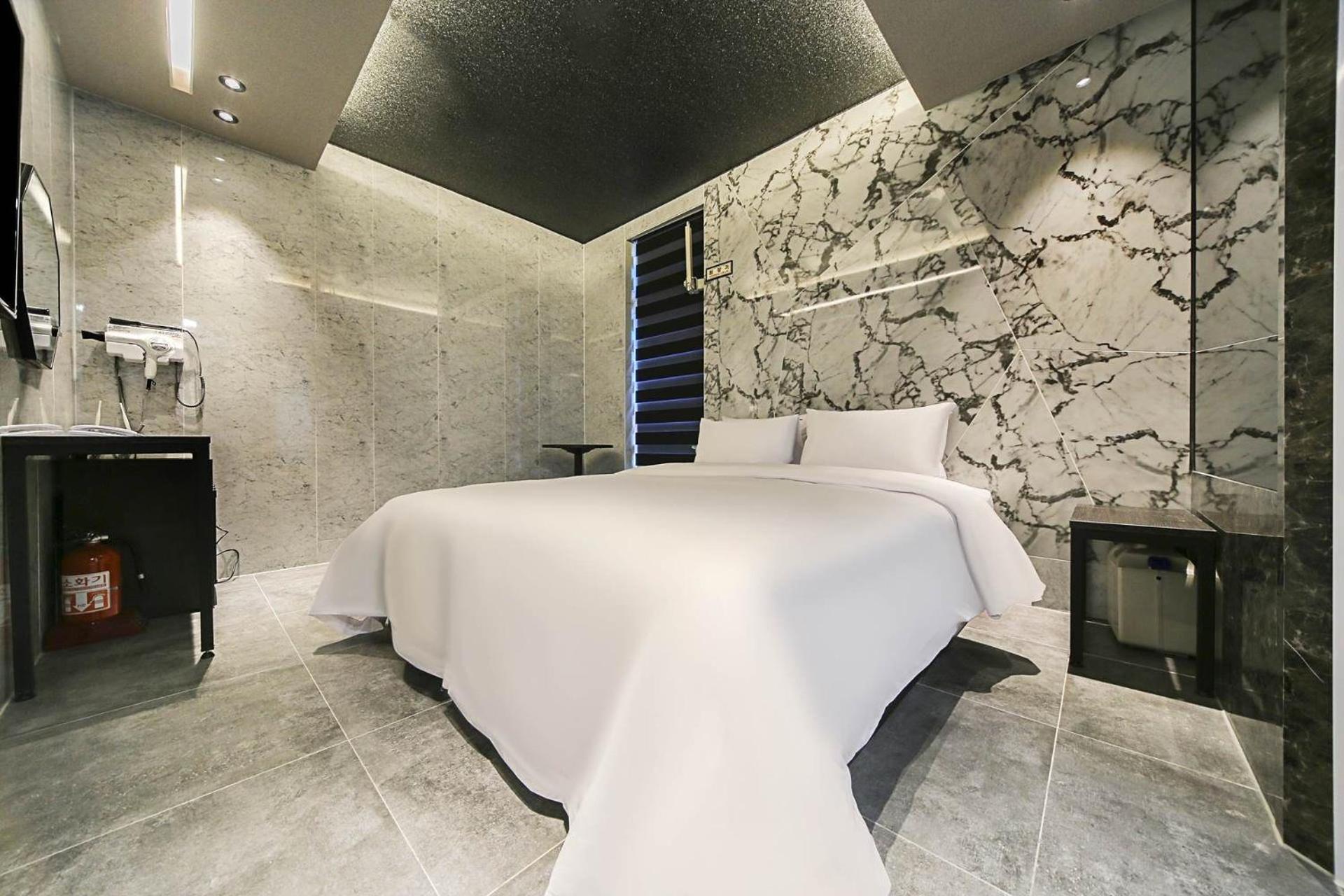 MG Hotel Jonggak 35