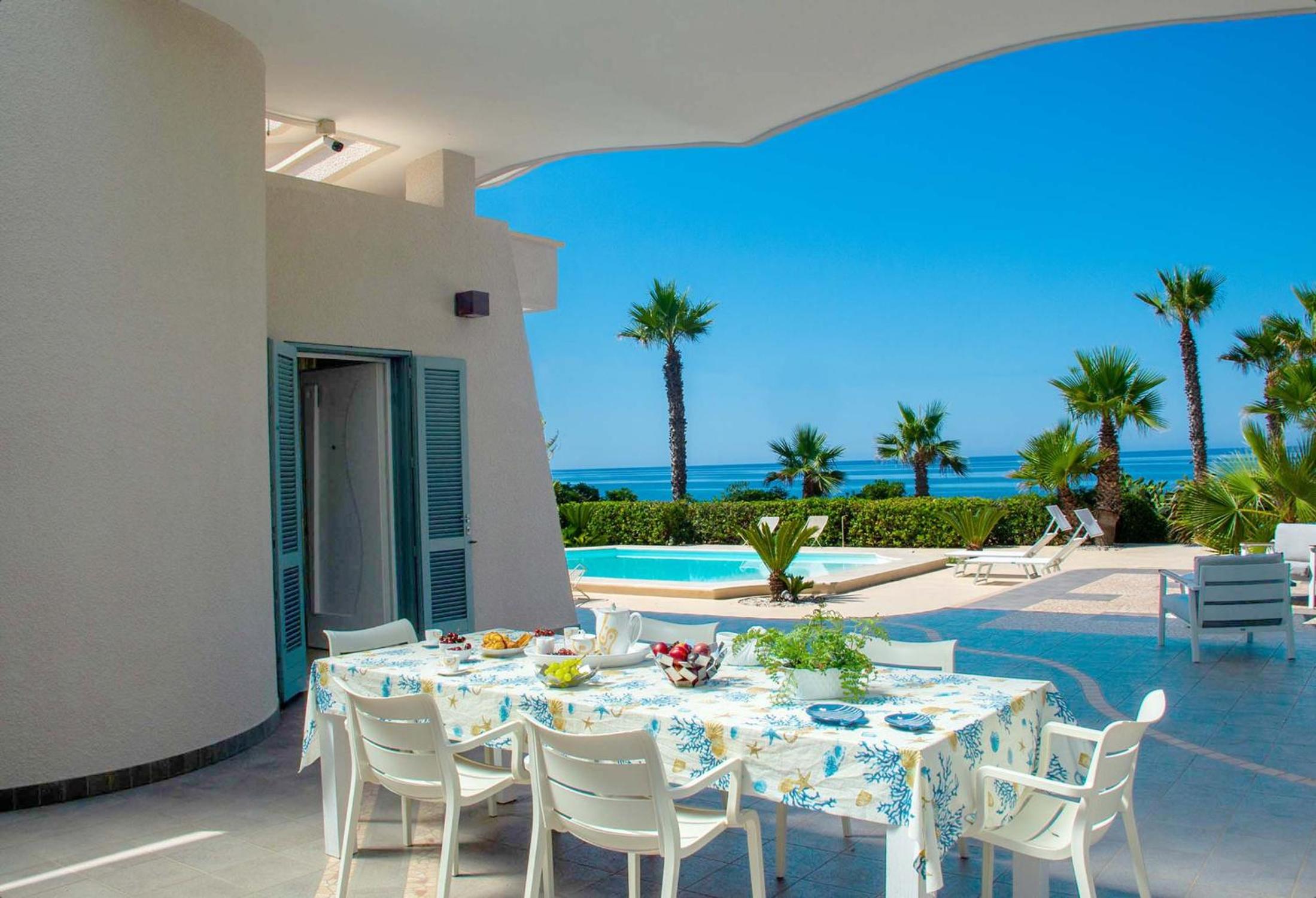 Villa White Dahlia view 3