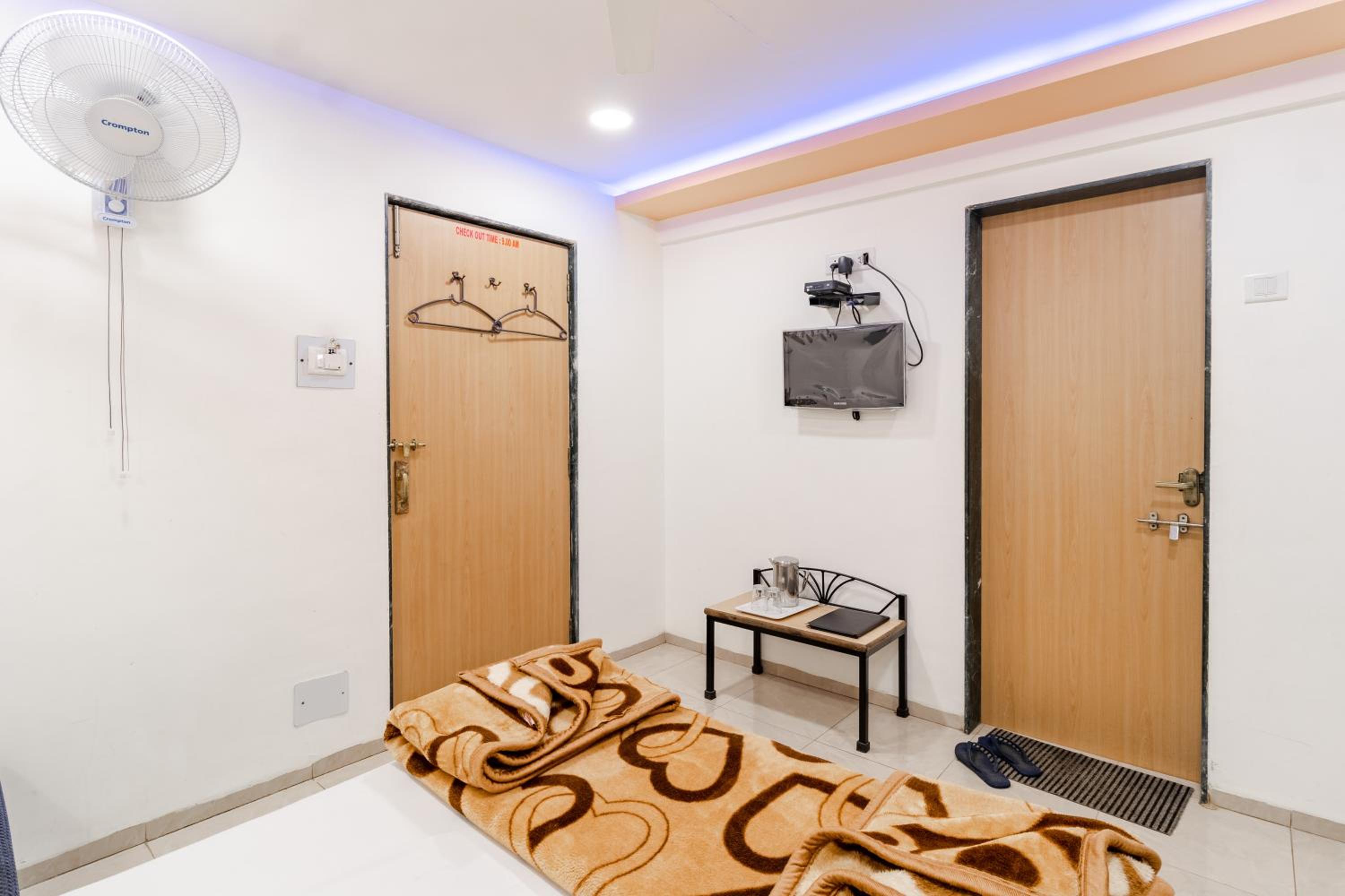 Hotel Vyankatesh & Pure Veg Restaurant