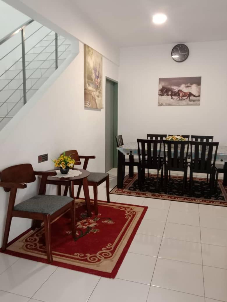 AWANA HOMESTAY