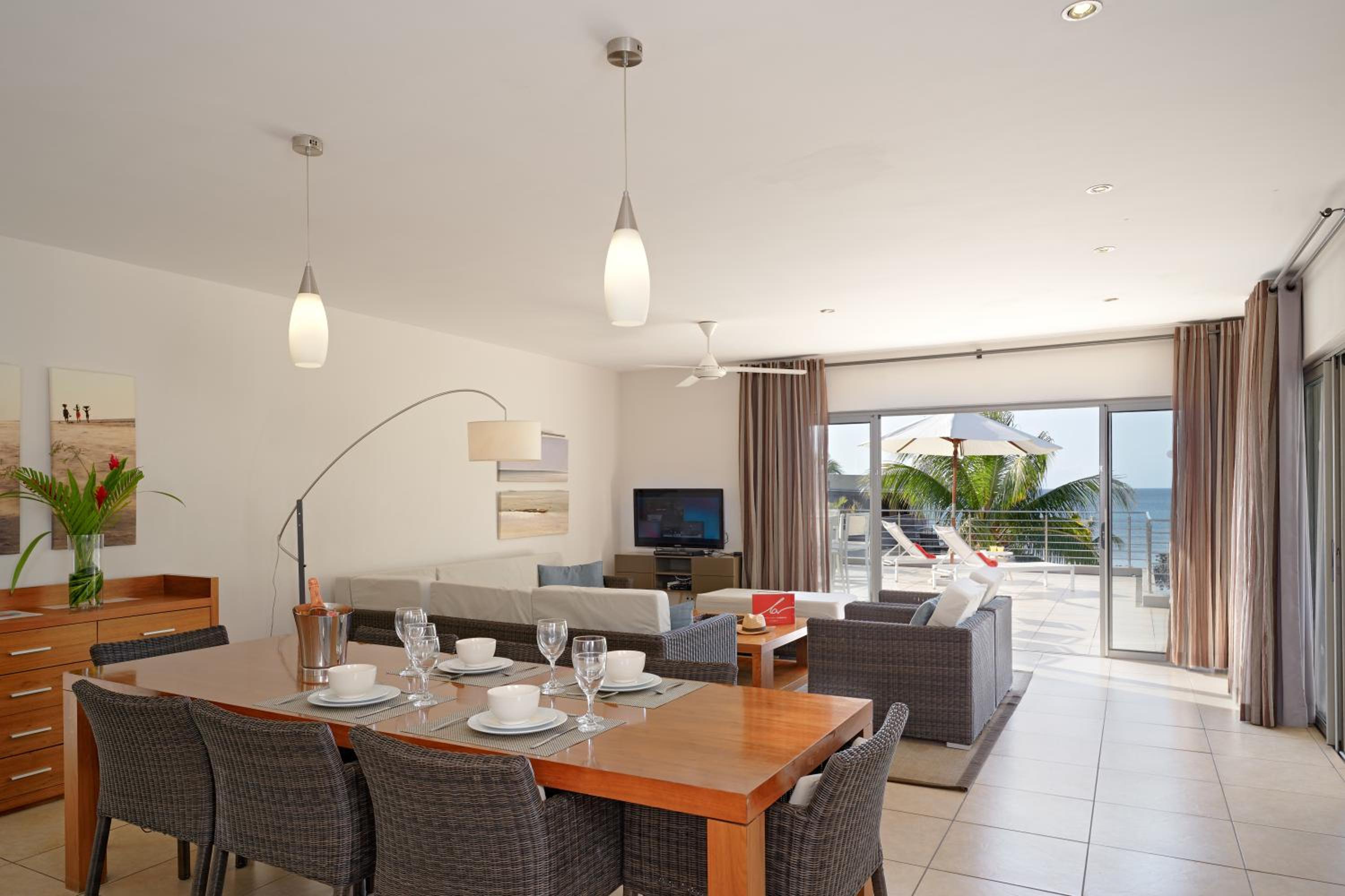 Bon Azur Beachfront Apartments & Penthouses by LOV Mauritius, Trou Aux Biches
