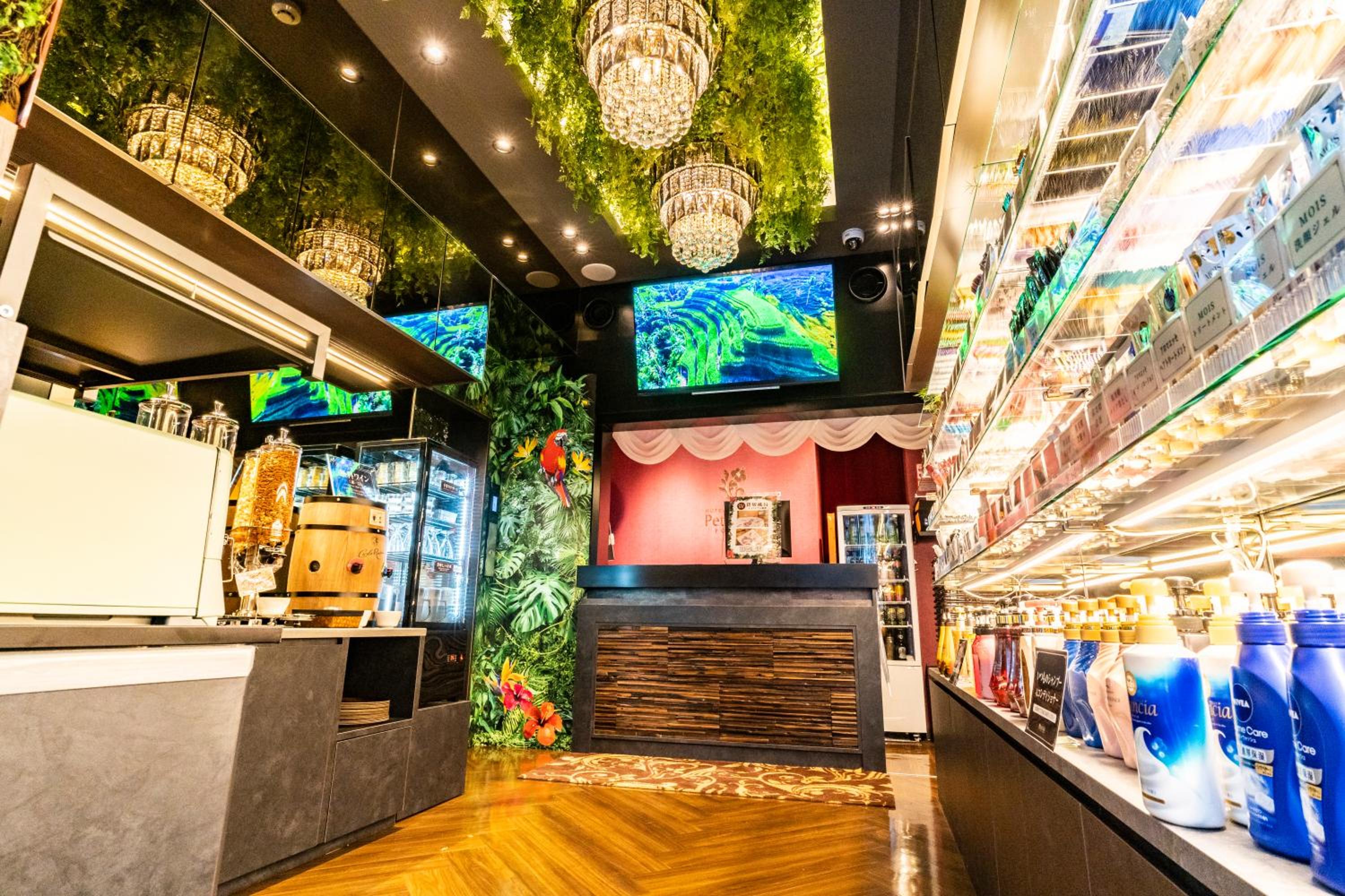 Petit Bali Forest Shinjuku Sanchōme