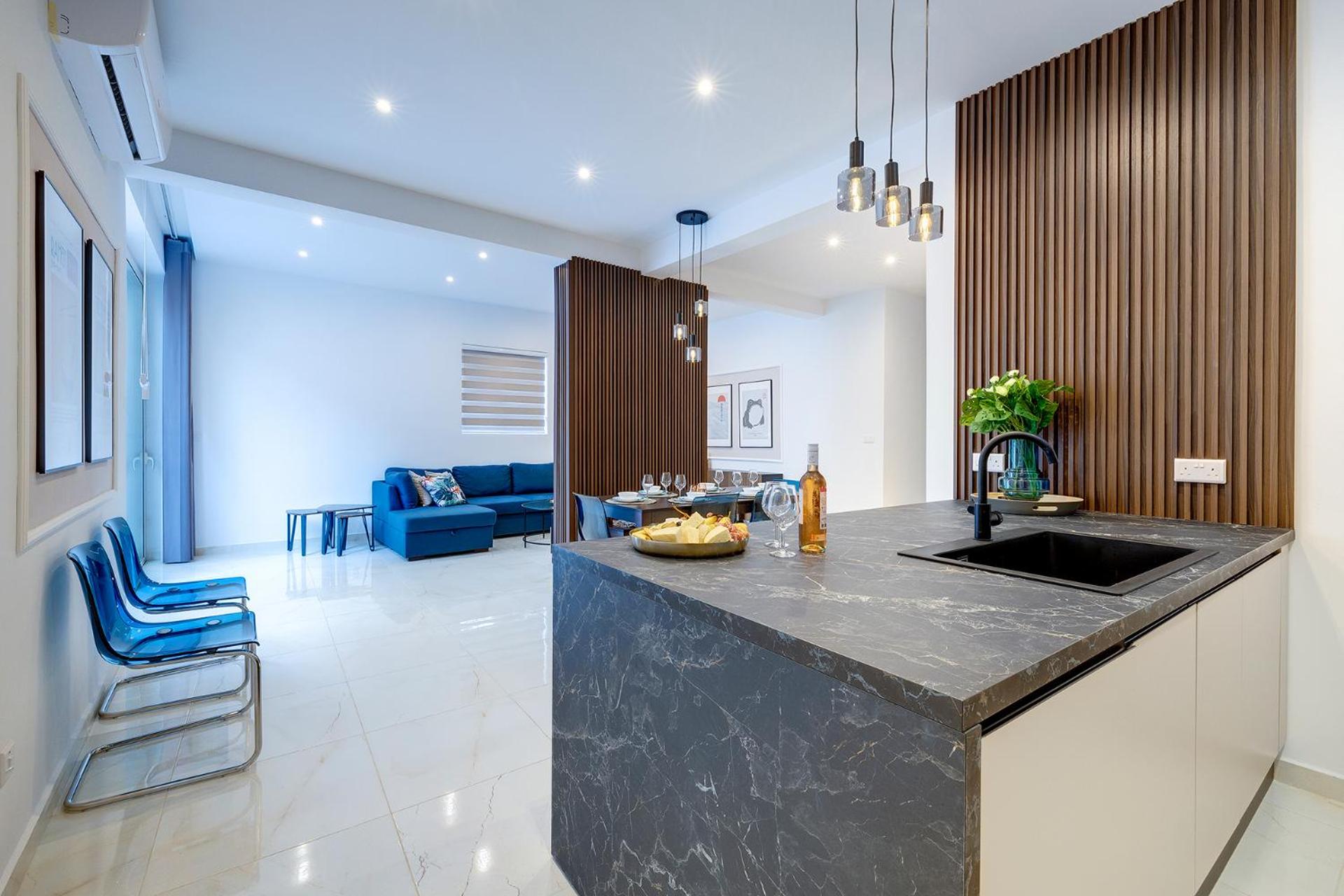 Art Deco Luxury Apartment Central Location view 5