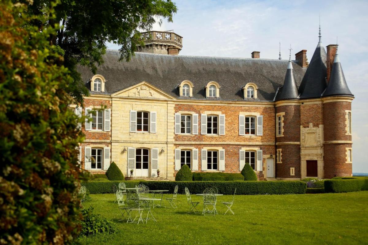 Château de Montmirail view 2