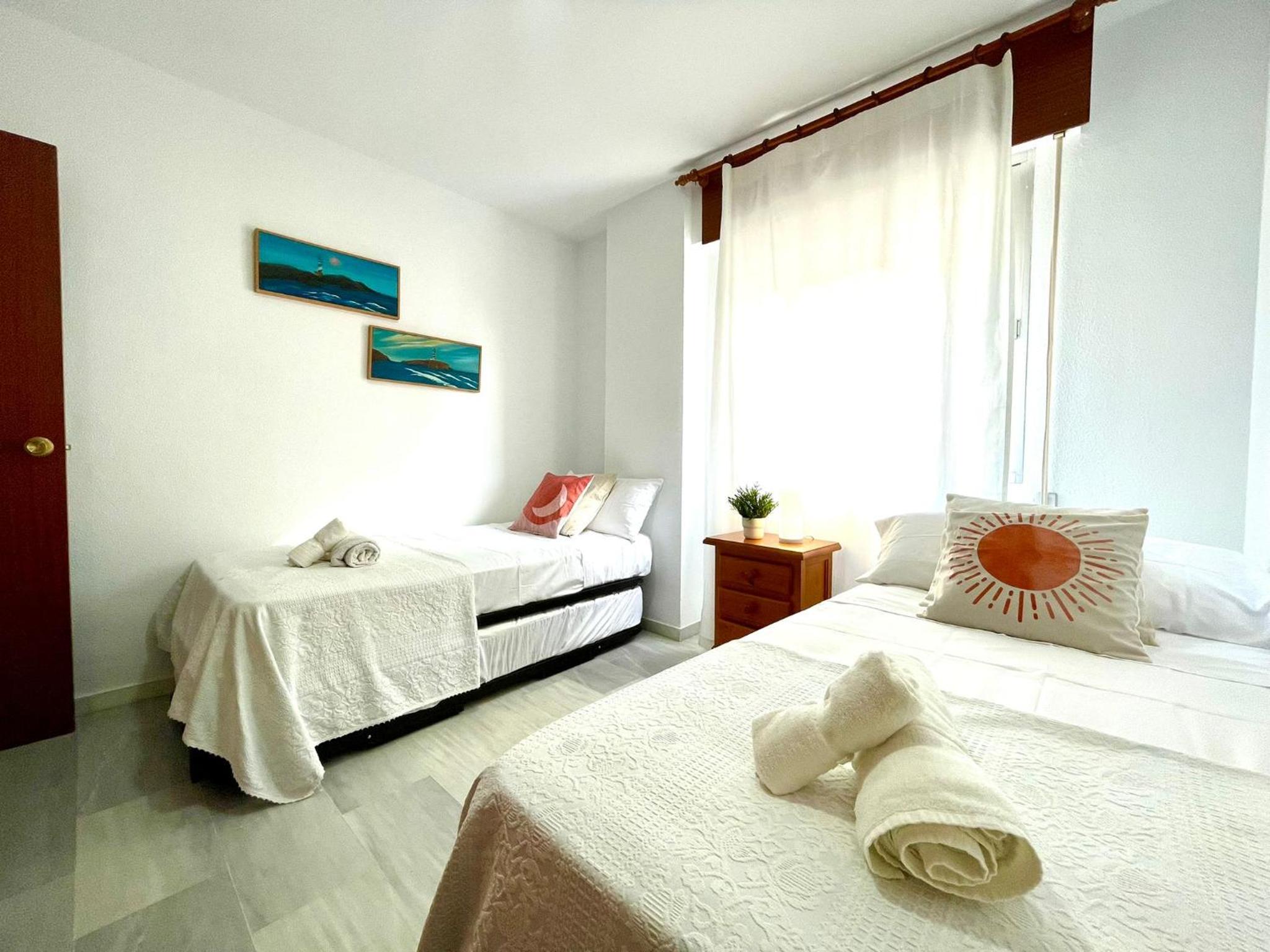 GATU Villa Sol, junto a la playa , piscina, 2 baños, aire cc, terraza, " Preferente mayores de 21 años y familias " view 2
