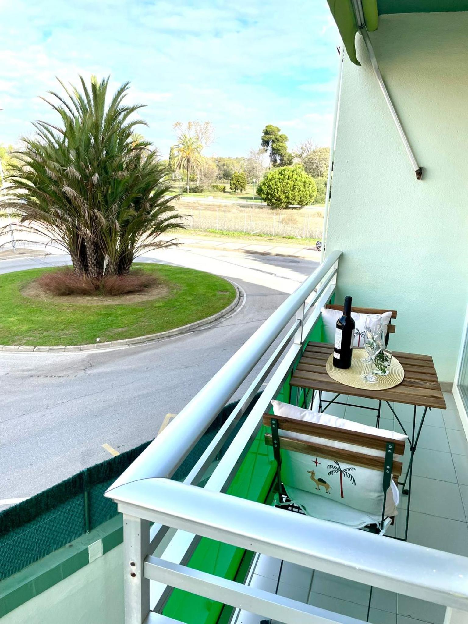 GATU Villa Sol, junto a la playa , piscina, 2 baños, aire cc, terraza, " Preferente mayores de 21 años y familias " view 3