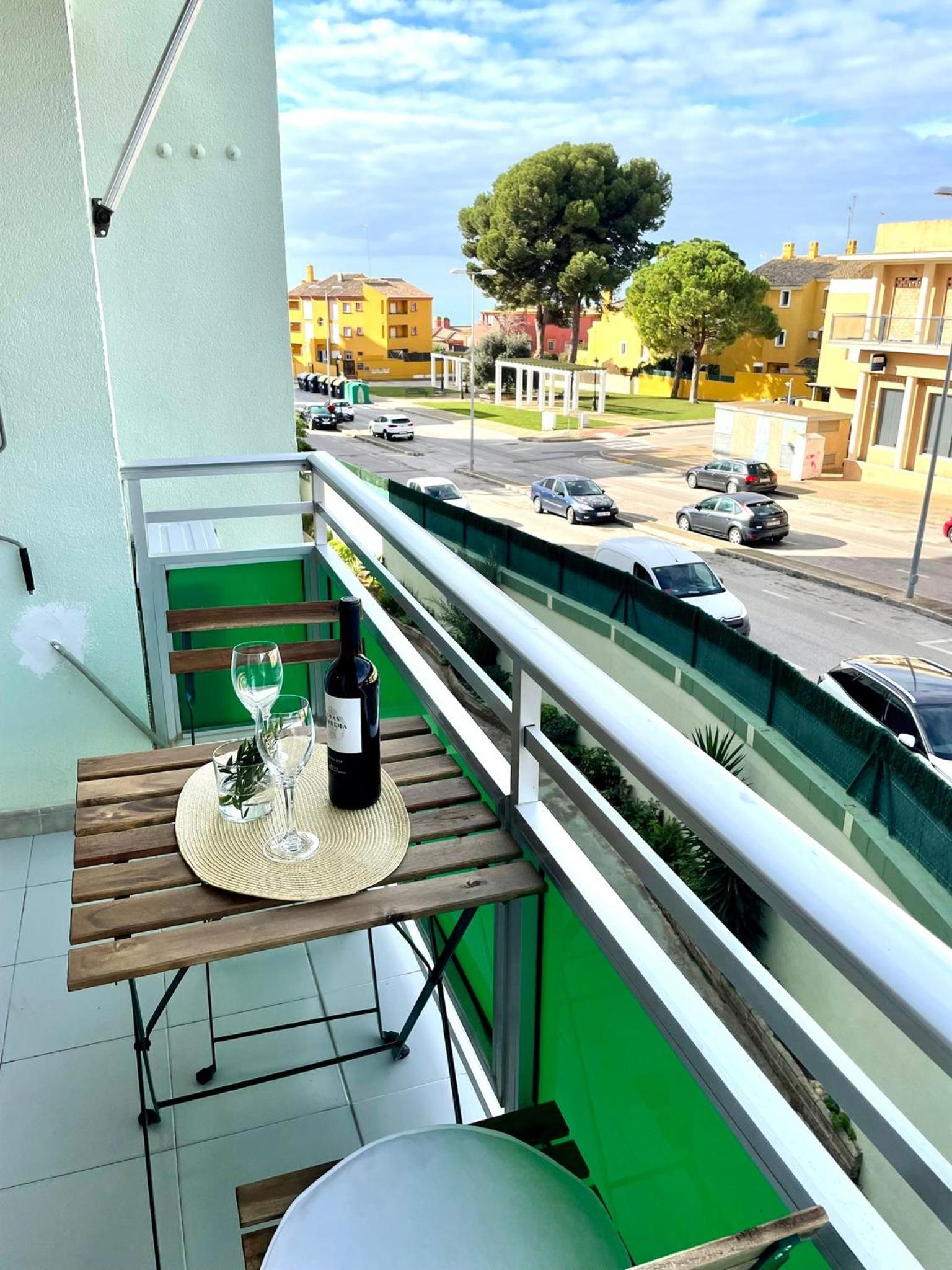 GATU Villa Sol, junto a la playa , piscina, 2 baños, aire cc, terraza, " Preferente mayores de 21 años y familias " view 4