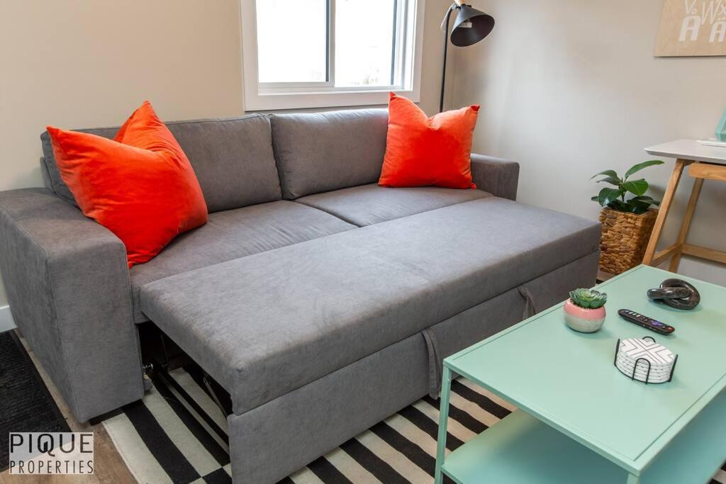 NEW, Euro-Style Suite, Whyte Avenue, AC, Netflix, Sleeps 6!