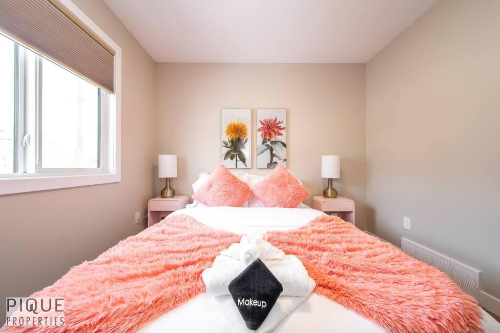 NEW, Euro-Style Suite, Whyte Avenue, AC, Netflix, Sleeps 6!