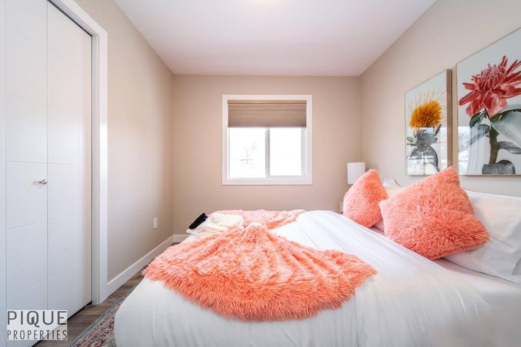 NEW, Euro-Style Suite, Whyte Avenue, AC, Netflix, Sleeps 6!